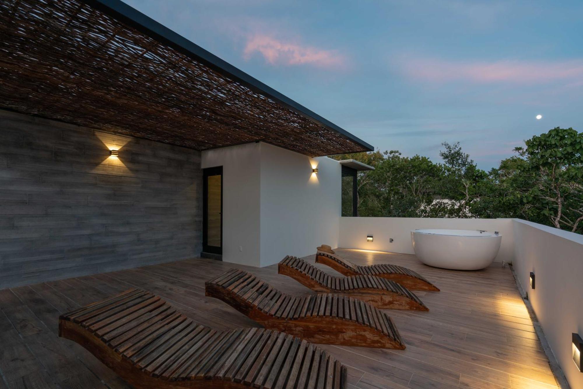 Twelve O'clock - Luxury Villa *