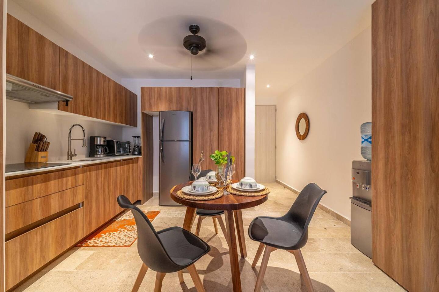 Holiday home King With Private Balcony, Rooftop Pool, Gym