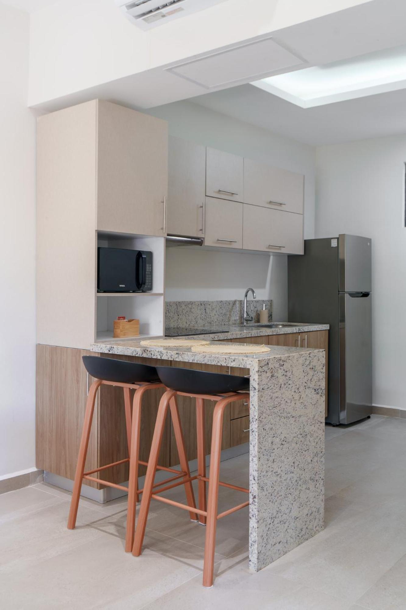 Apartment Downtown Penthouse With Private Pool, Rooftop Pool And Gym, Short Distance From Beaches, Restaurants & Nightlife