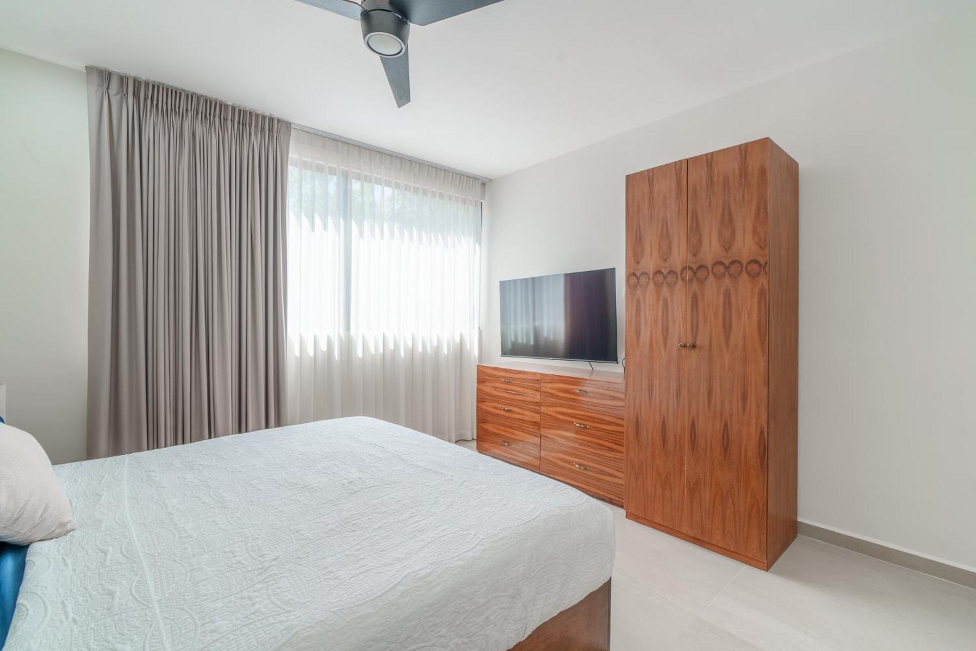 Apartment Downtown Penthouse With Private Pool, Rooftop Pool And Gym, Short Distance From Beaches, Restaurants & Nightlife