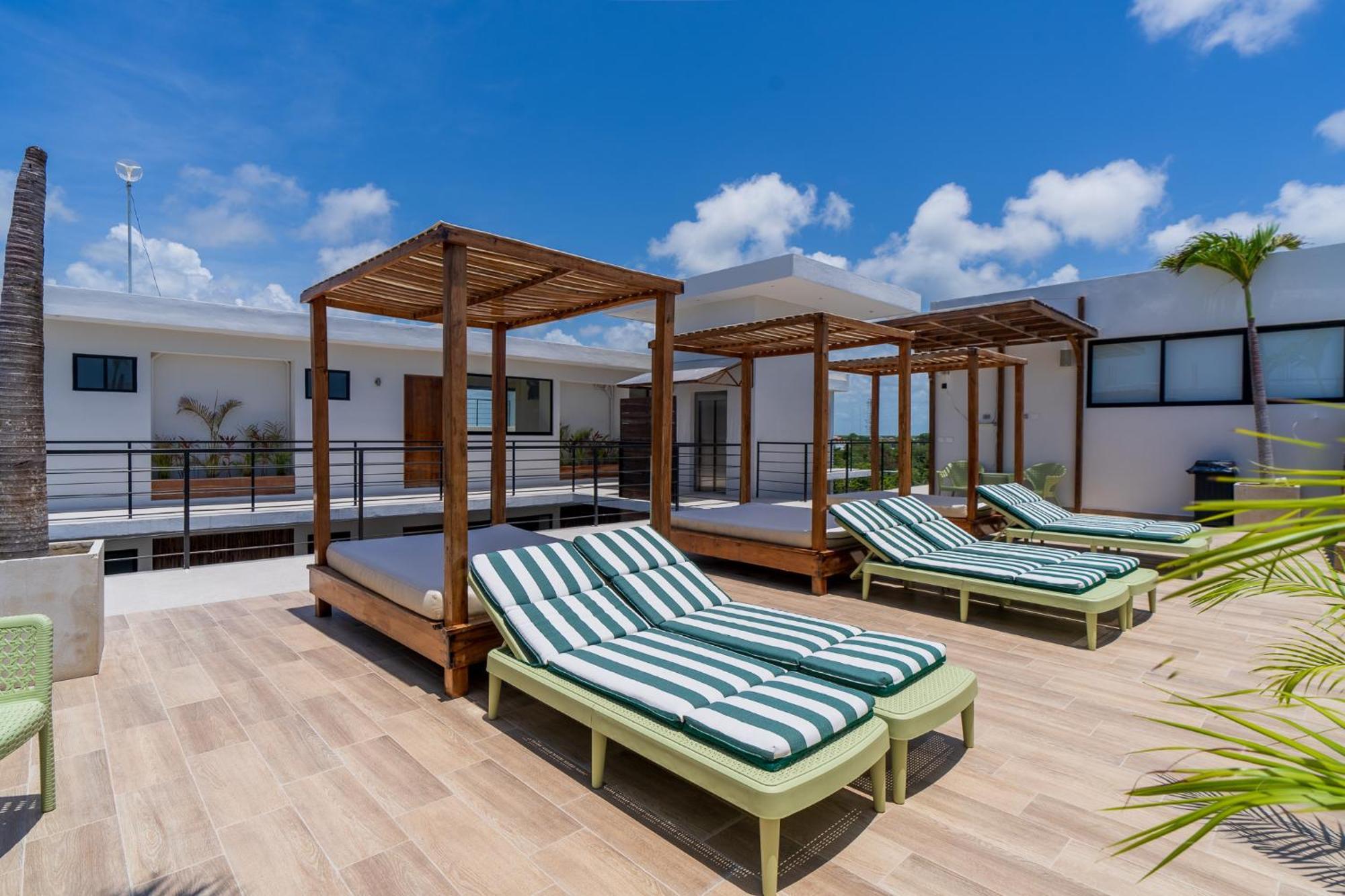 Downtown Penthouse With Private Pool, Rooftop Pool And Gym, Short Distance From Beaches, Restaurants & Nightlife