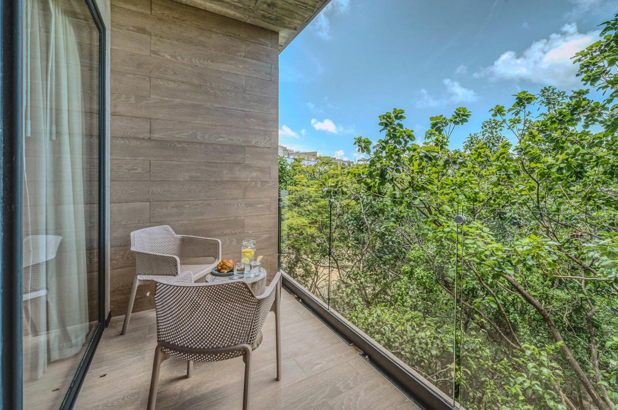 Stylish Ph With Private Pool-gym-superstore *