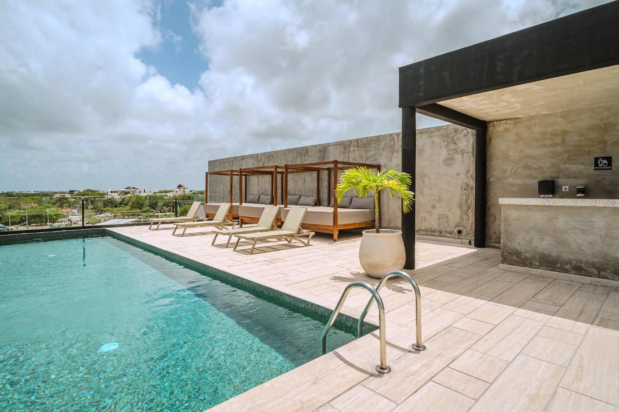 Stylish Ph With Private Pool-gym-superstore *