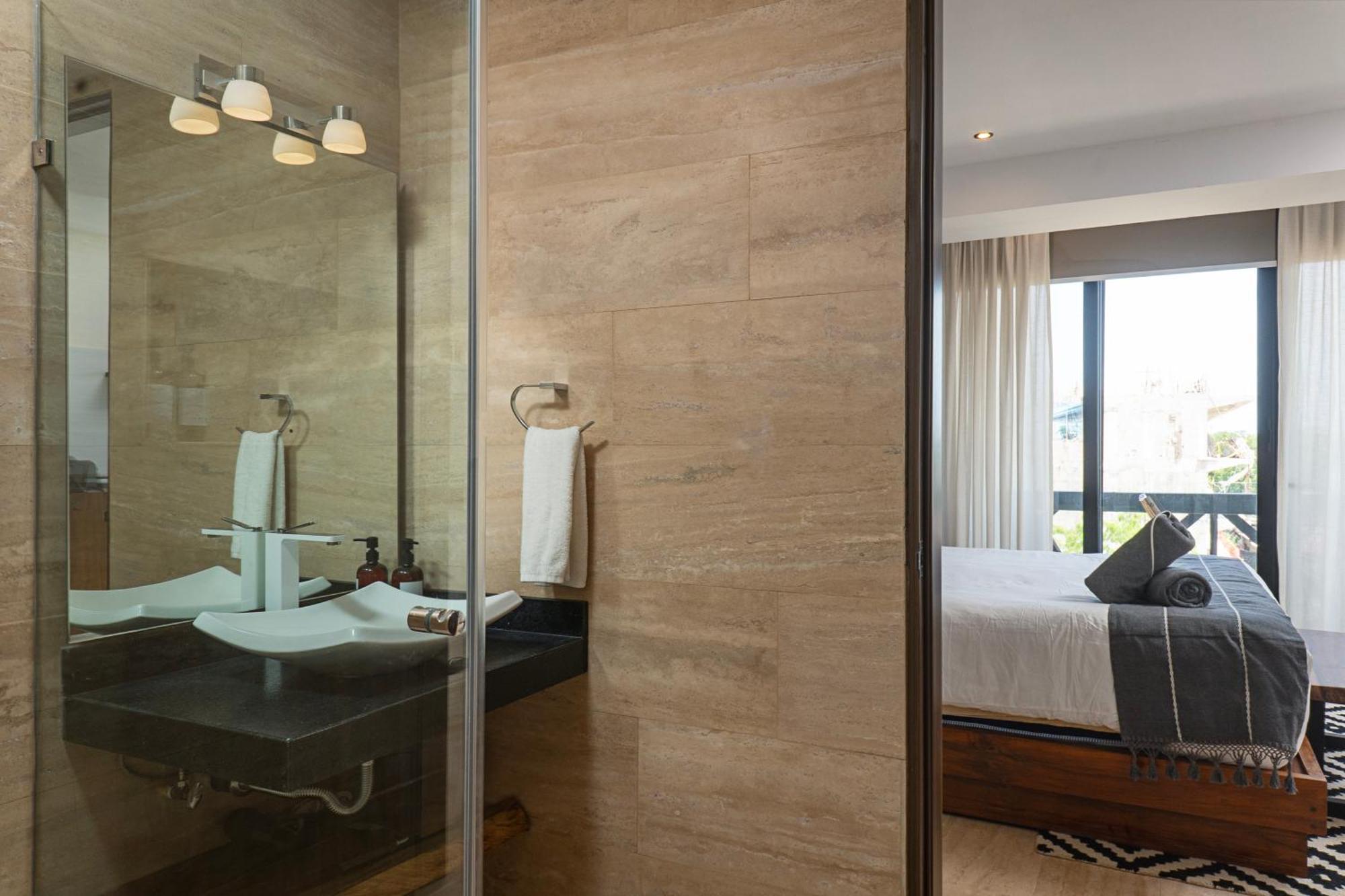 Holiday home Unwind | Private Balcony & Rooftop Pools | Casago *