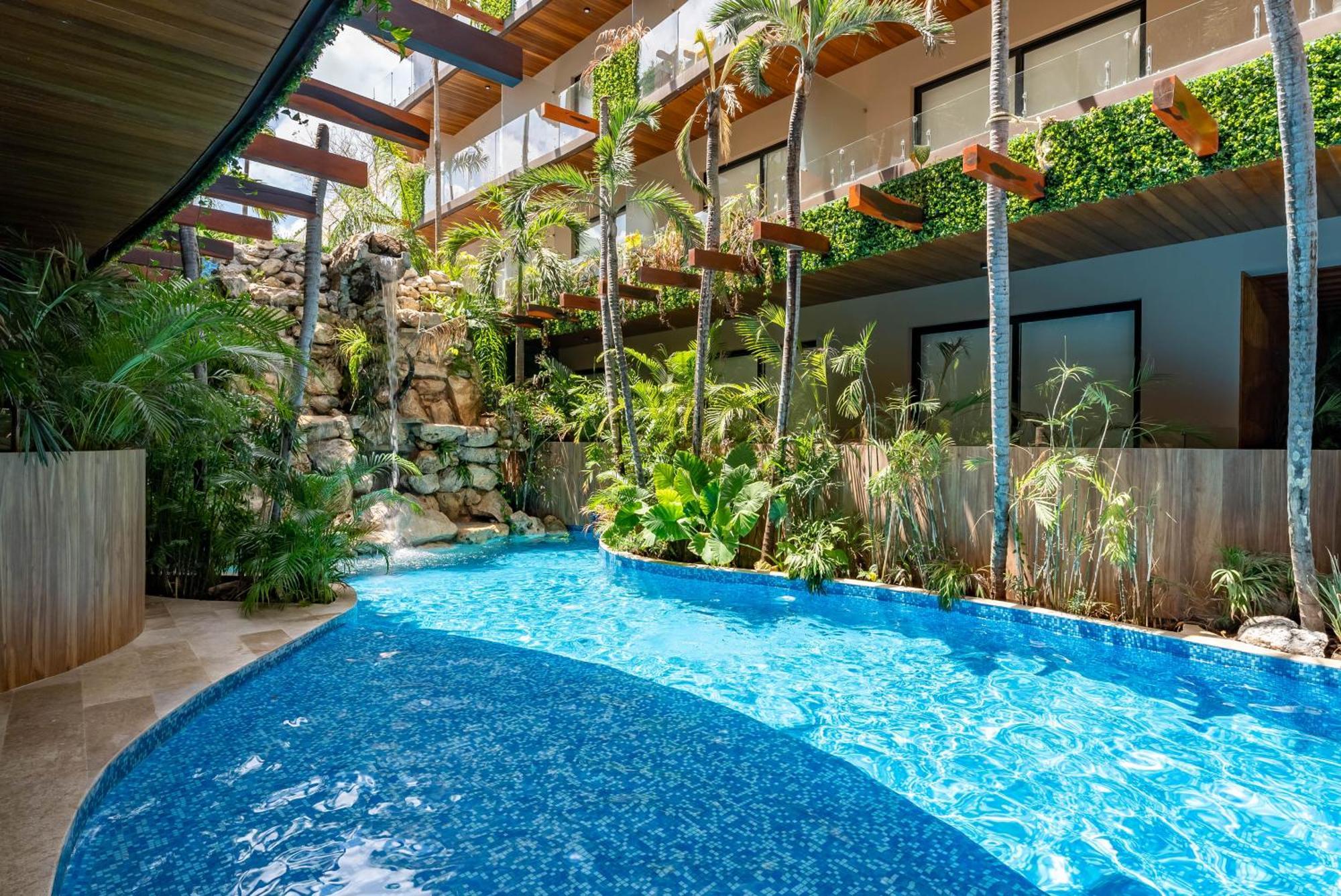 Menesse Aparthotel 4*