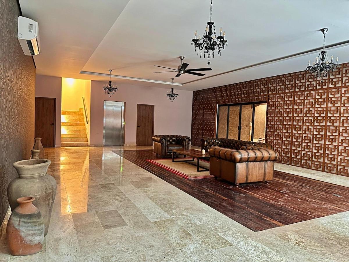 Giada Towers By The Spot Apartment