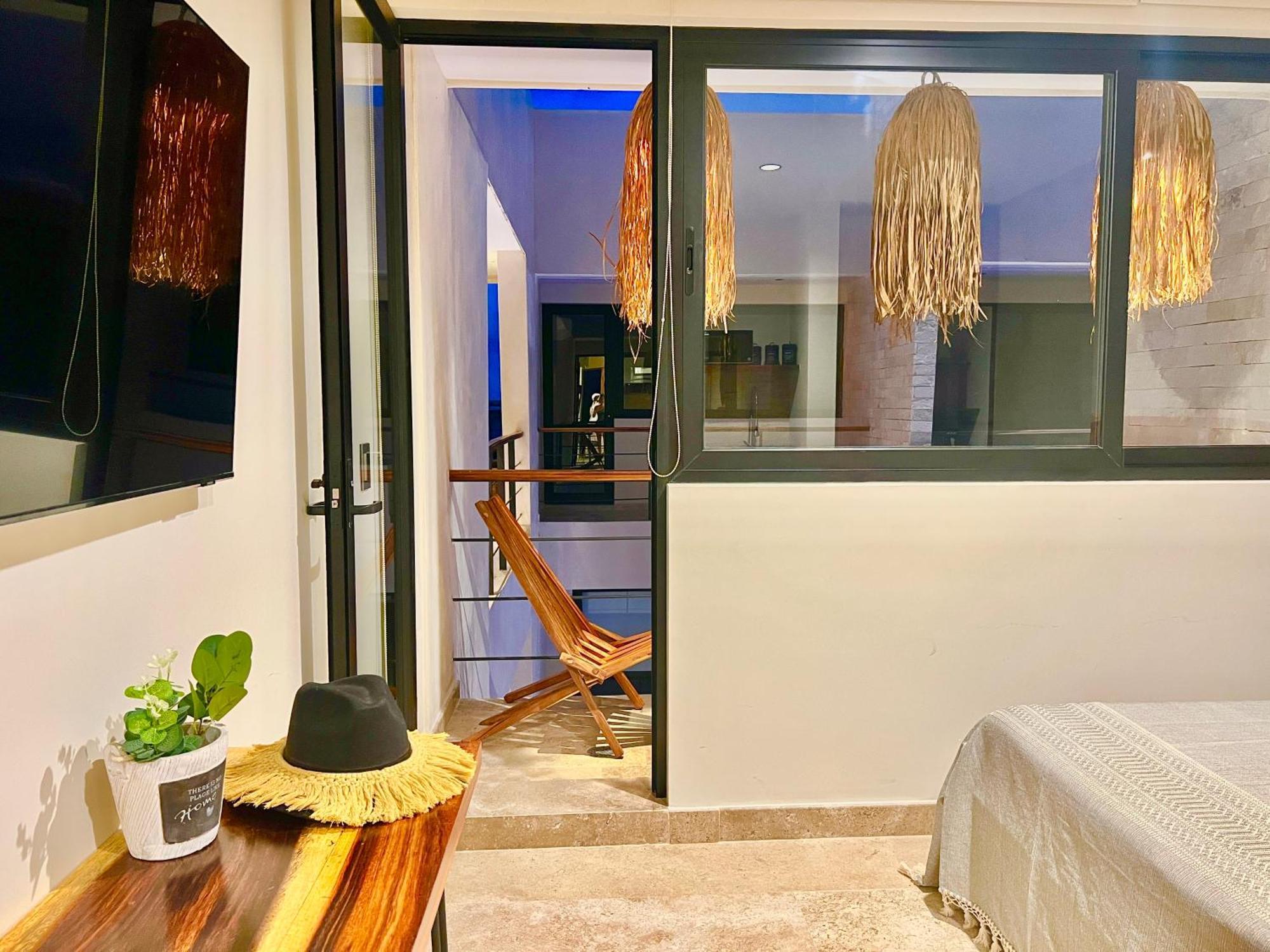 Apartamento Rooftop Oasis: Urban Retreat With Infinity Pool & Private Terrace