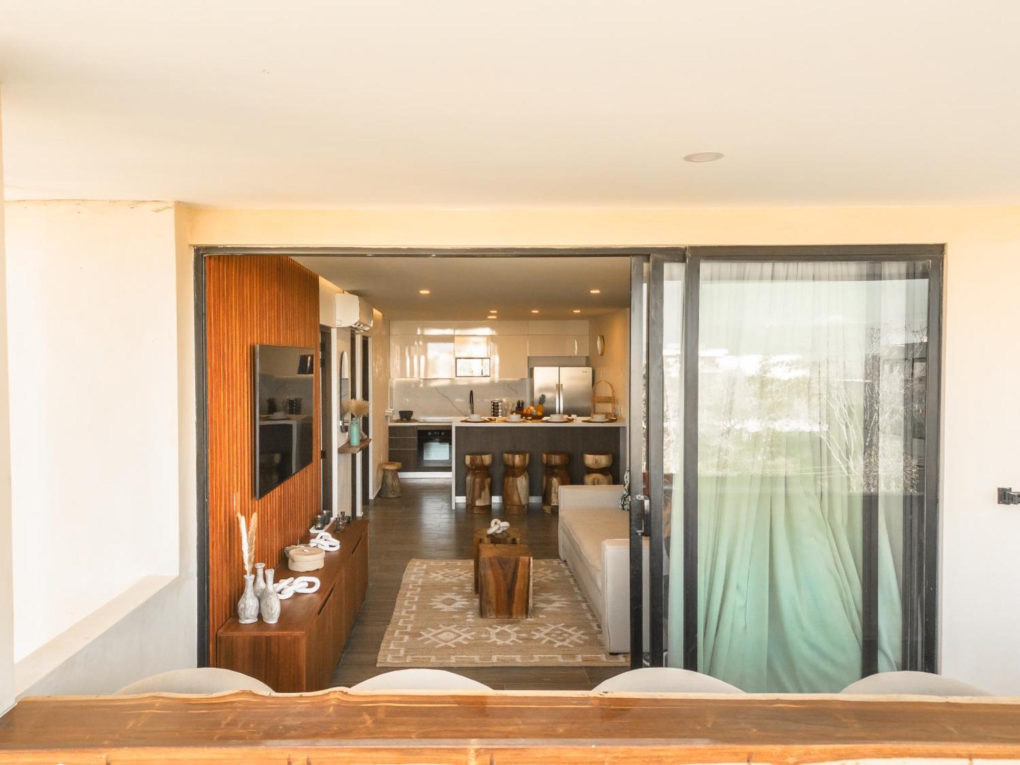 Deluxe 2-story Penthouse Pool & Bbq Rooftop Apartment *