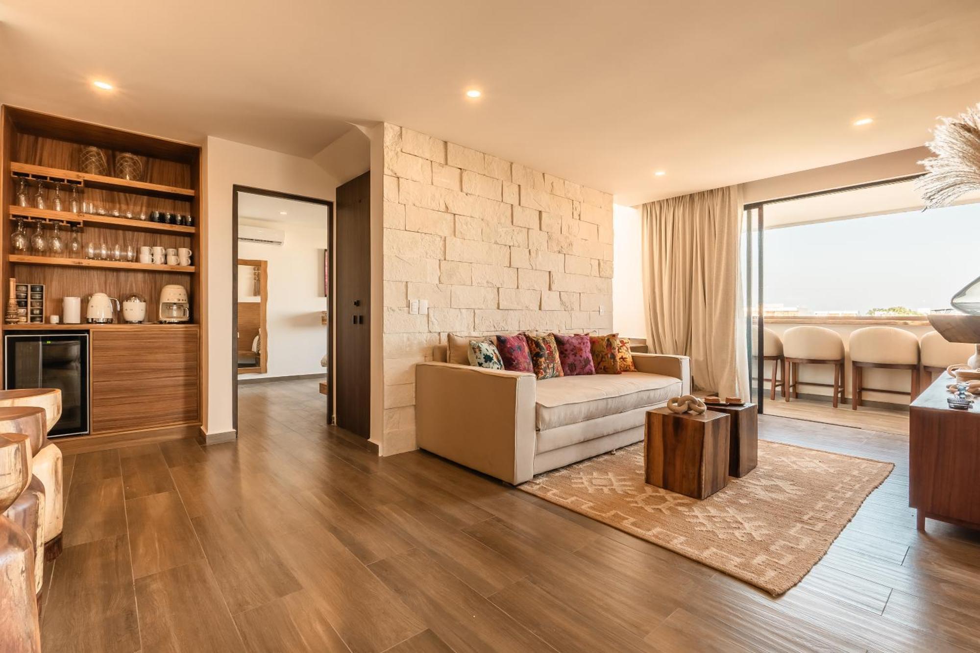 Deluxe 2-story Penthouse Pool & Bbq Rooftop Apartment *