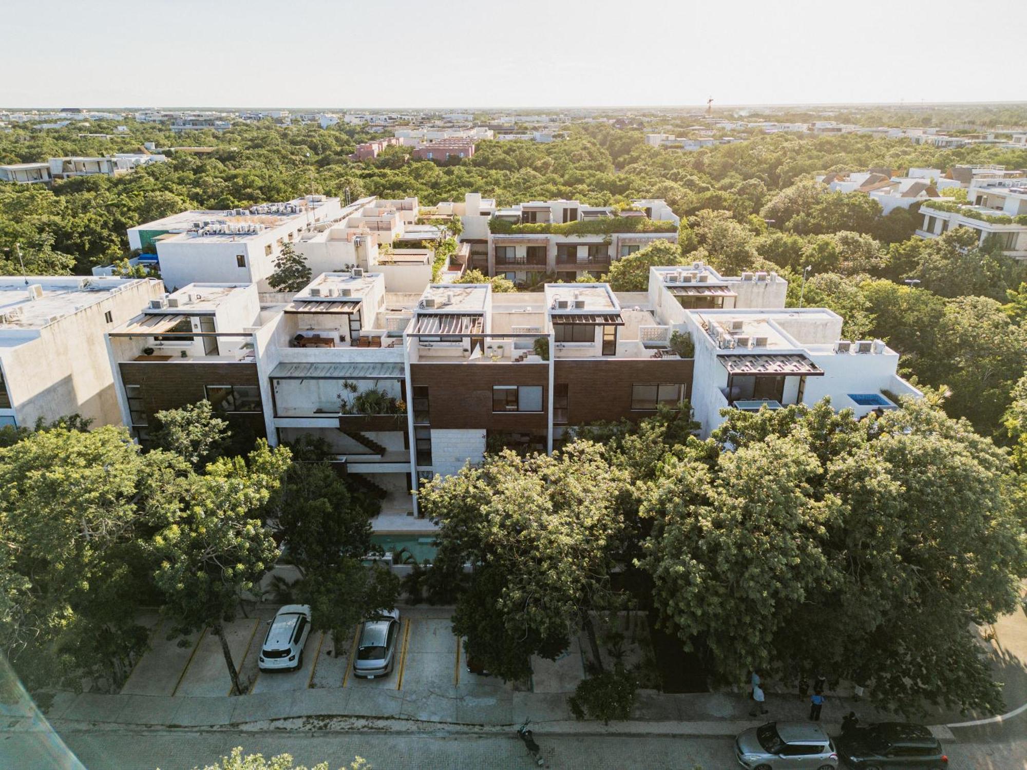Beautiful 3 Bdr, 3 Ba Modern Minutes From Apartment *