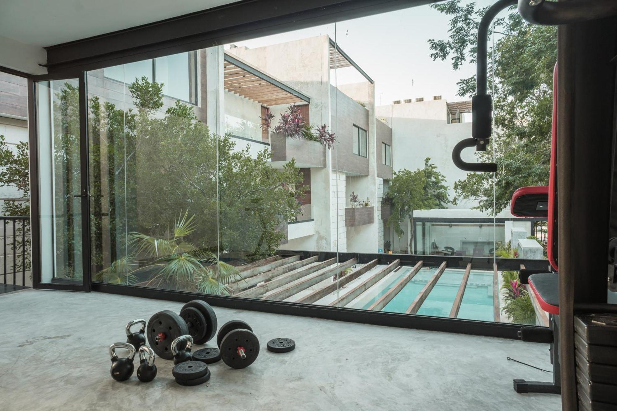 Beautiful 3 Bdr, 3 Ba Modern Minutes From *
