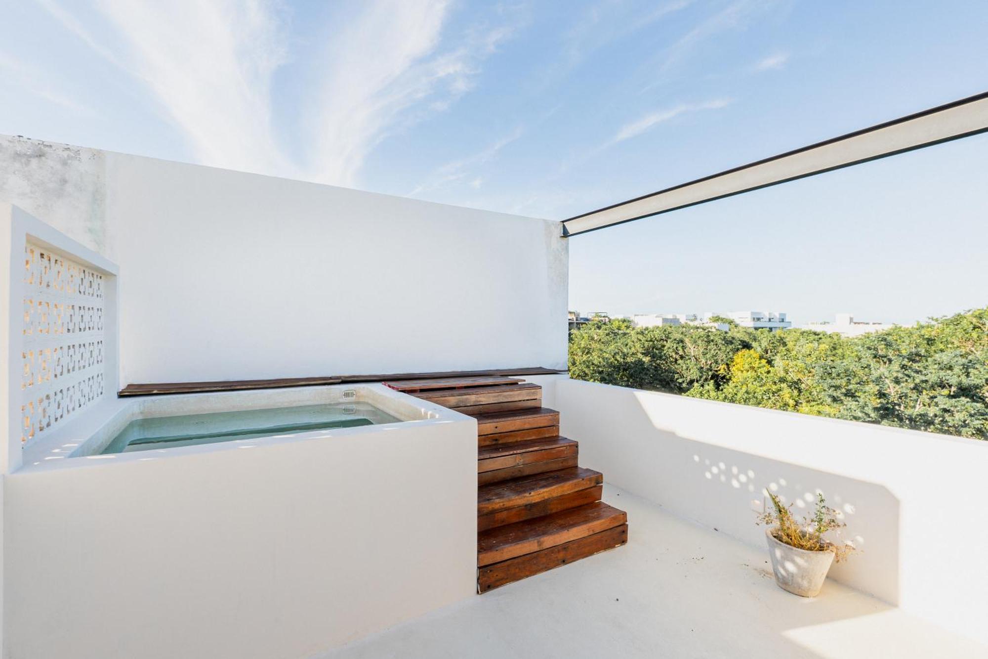 Beautiful 3 Bdr, 3 Ba Modern Minutes From Apartment