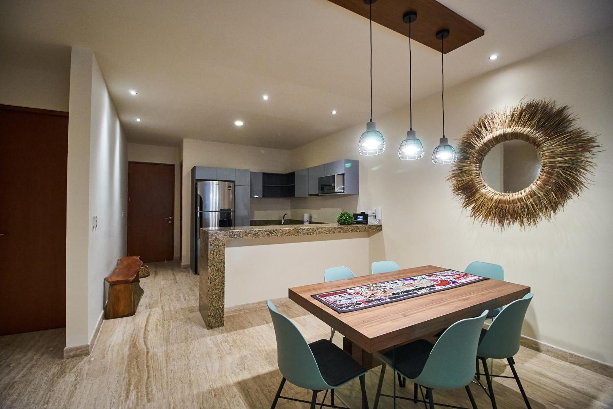 Luxury Poolside Gem With Pool, Jacuzzi & Gym