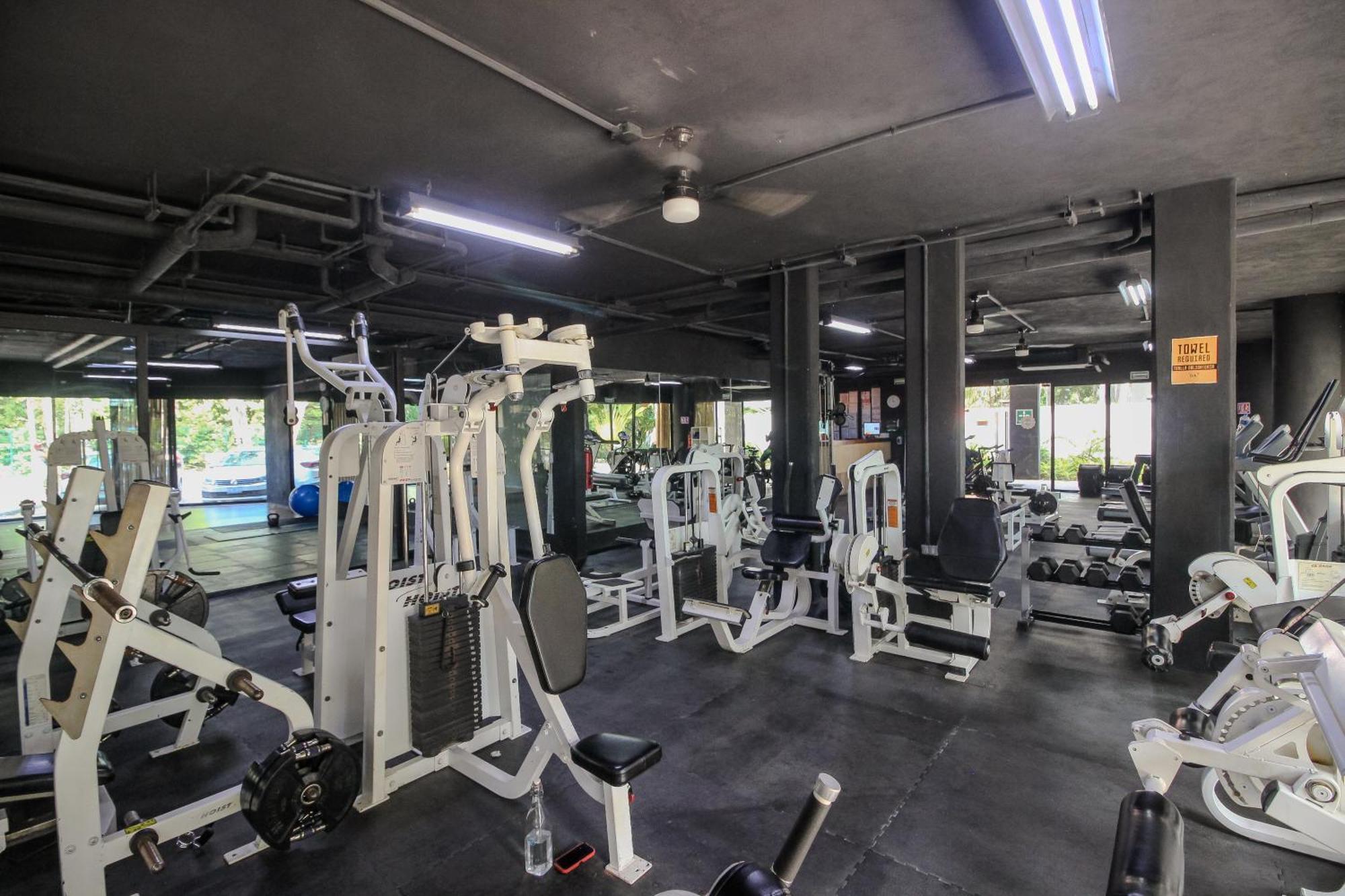 Luxury With Balcony And Rooftop Pool In Location Apartment *