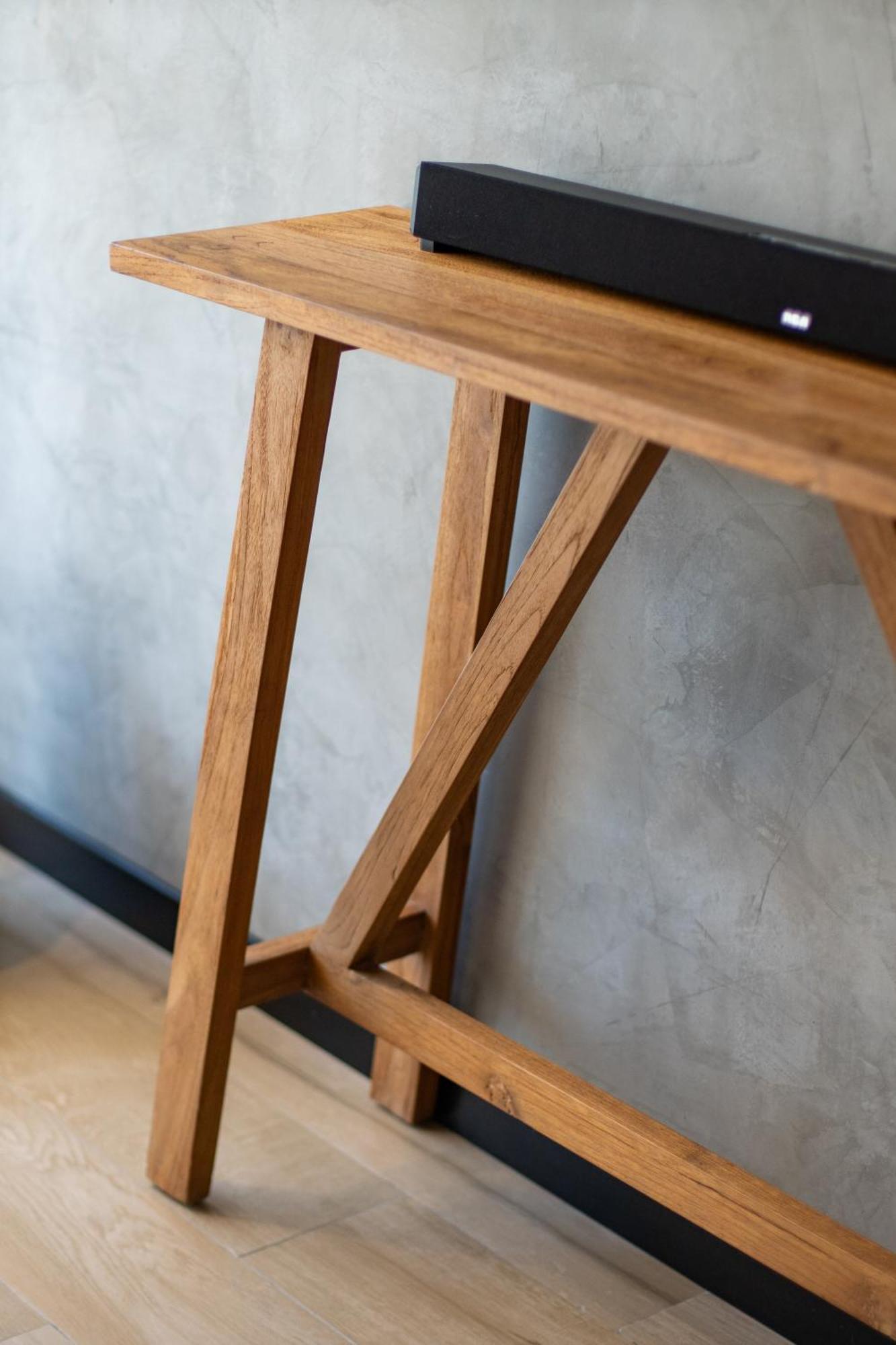 Luxury With Balcony And Rooftop Pool In Location *