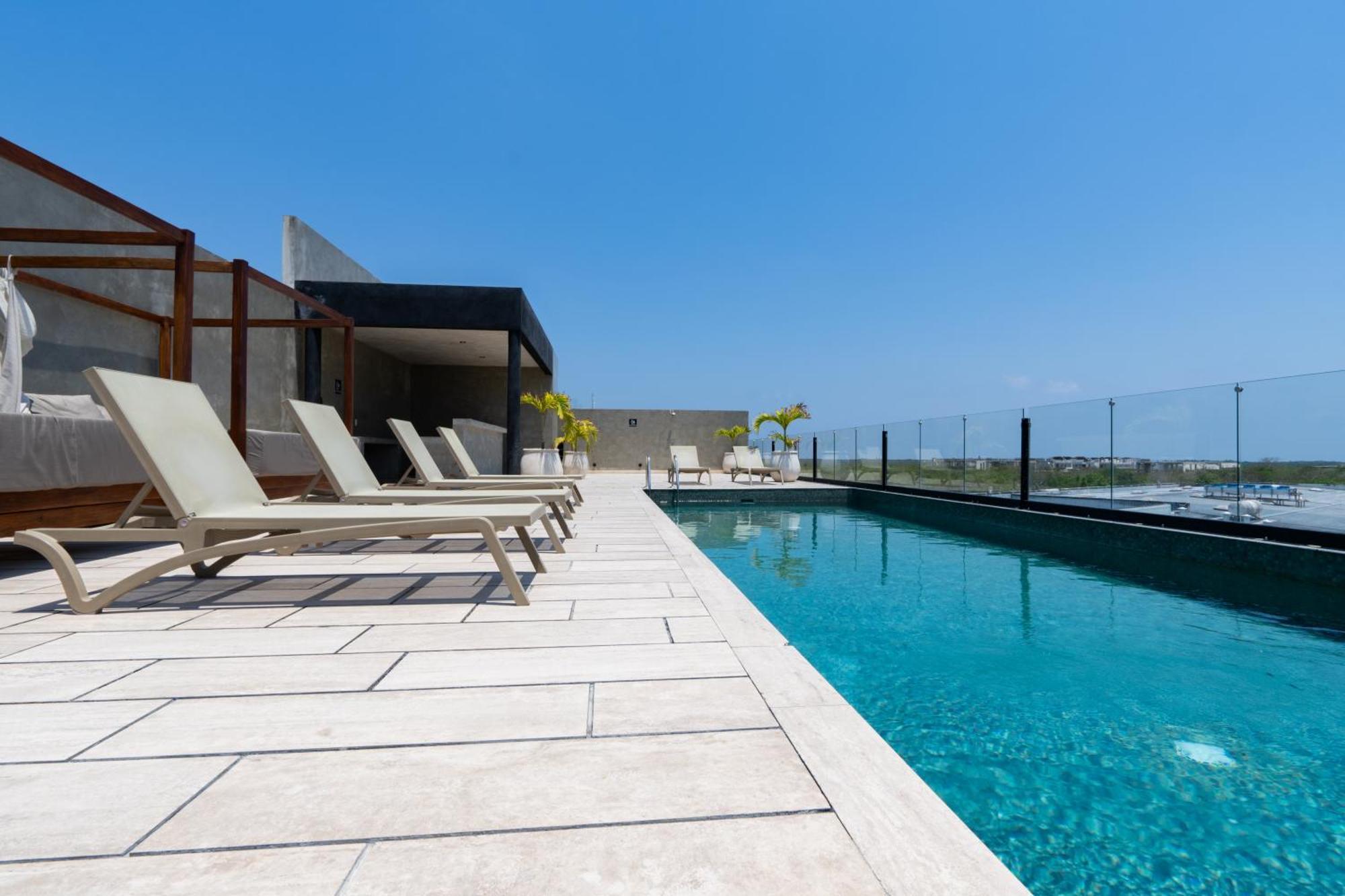 Luxury With Balcony And Rooftop Pool In Location Apartment