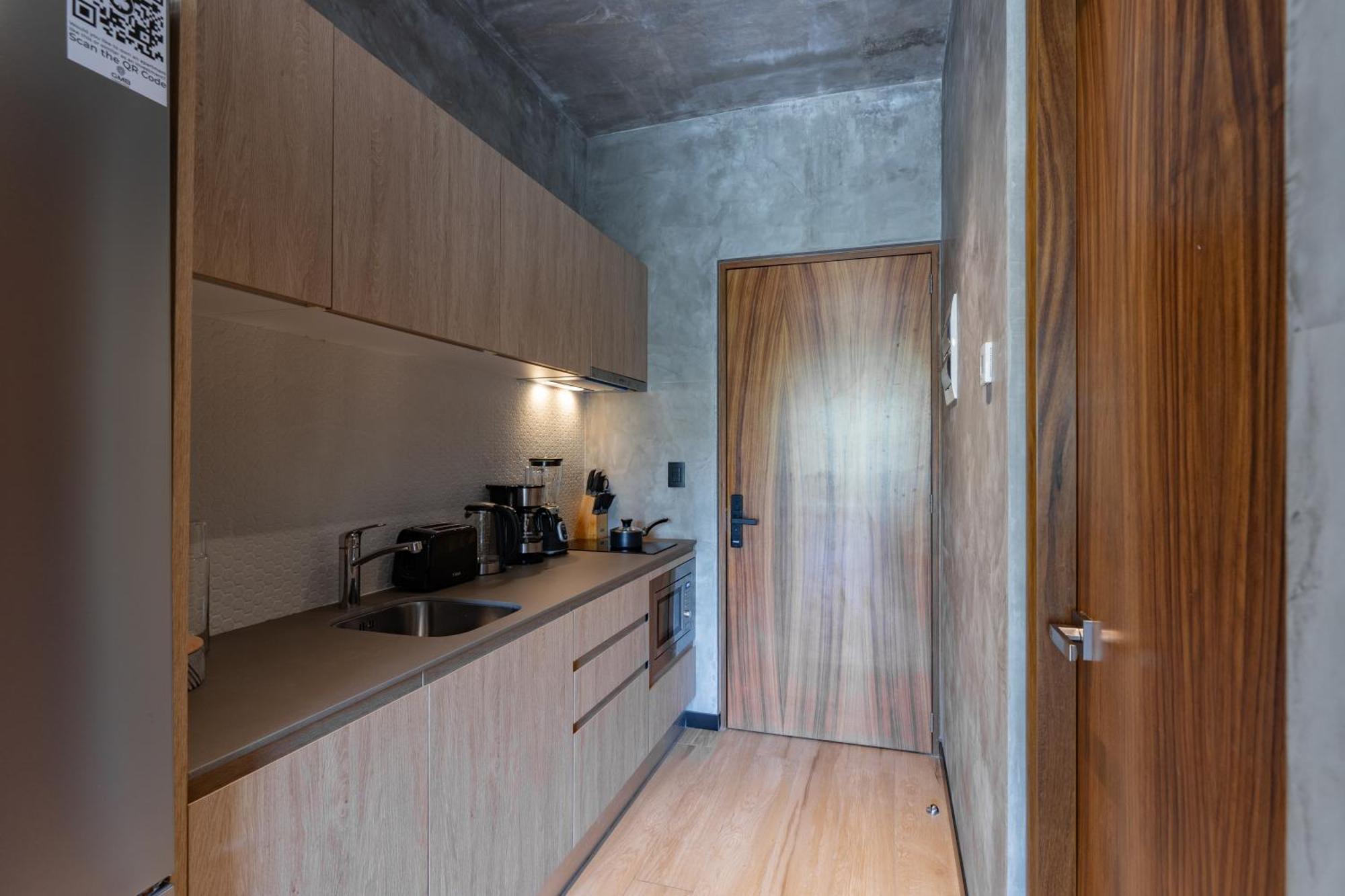 Apartment Luxury With Balcony And Rooftop Pool In Location