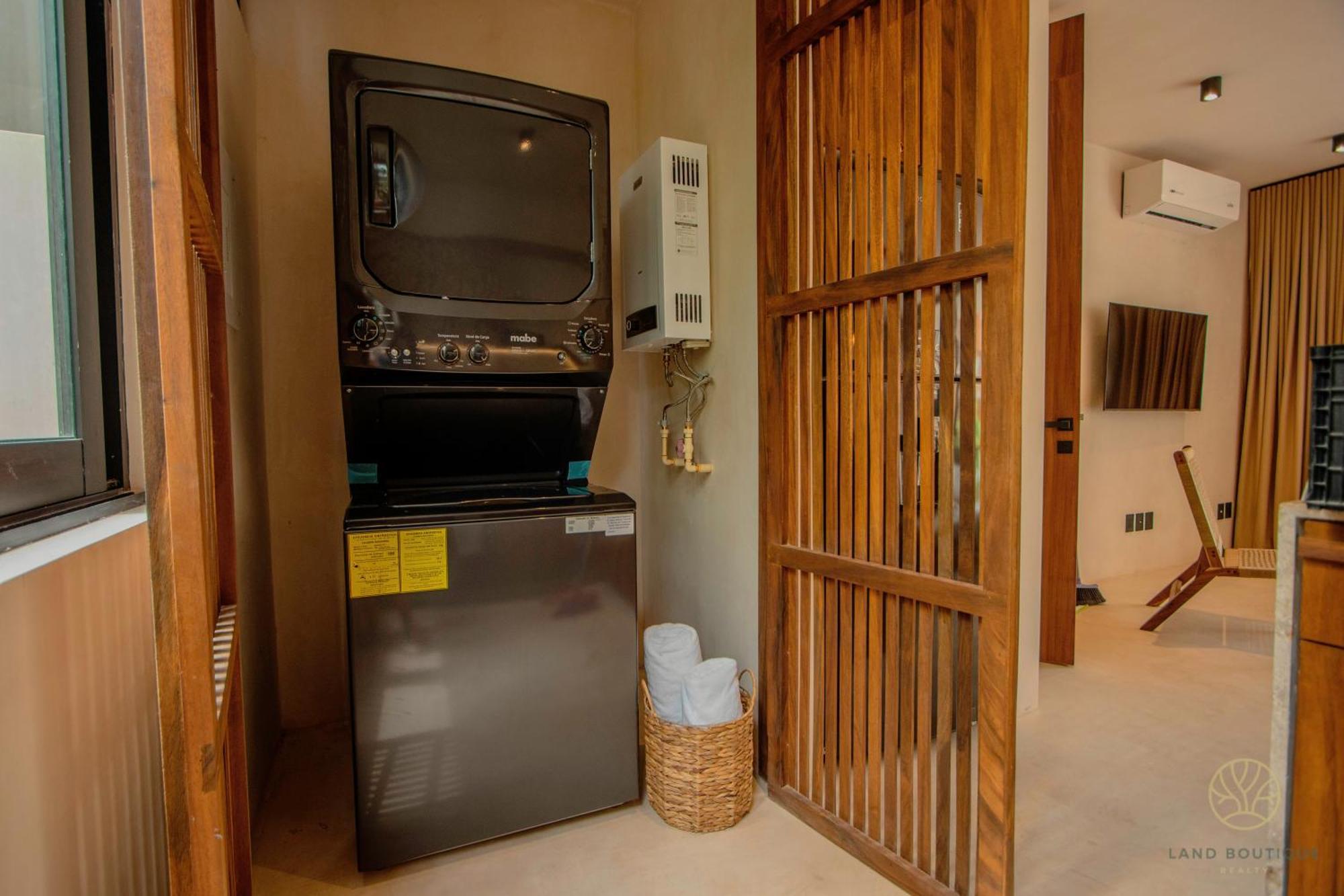 Muunek By Land Boutique