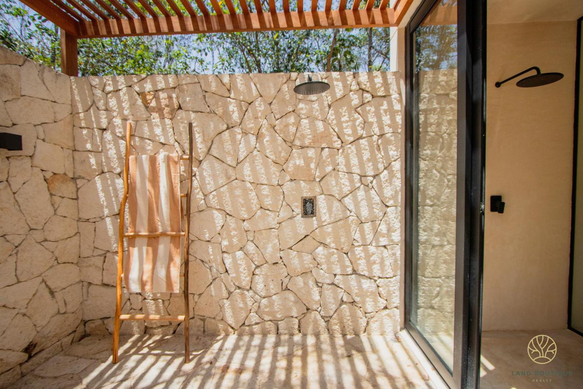 Muunek By Land Boutique