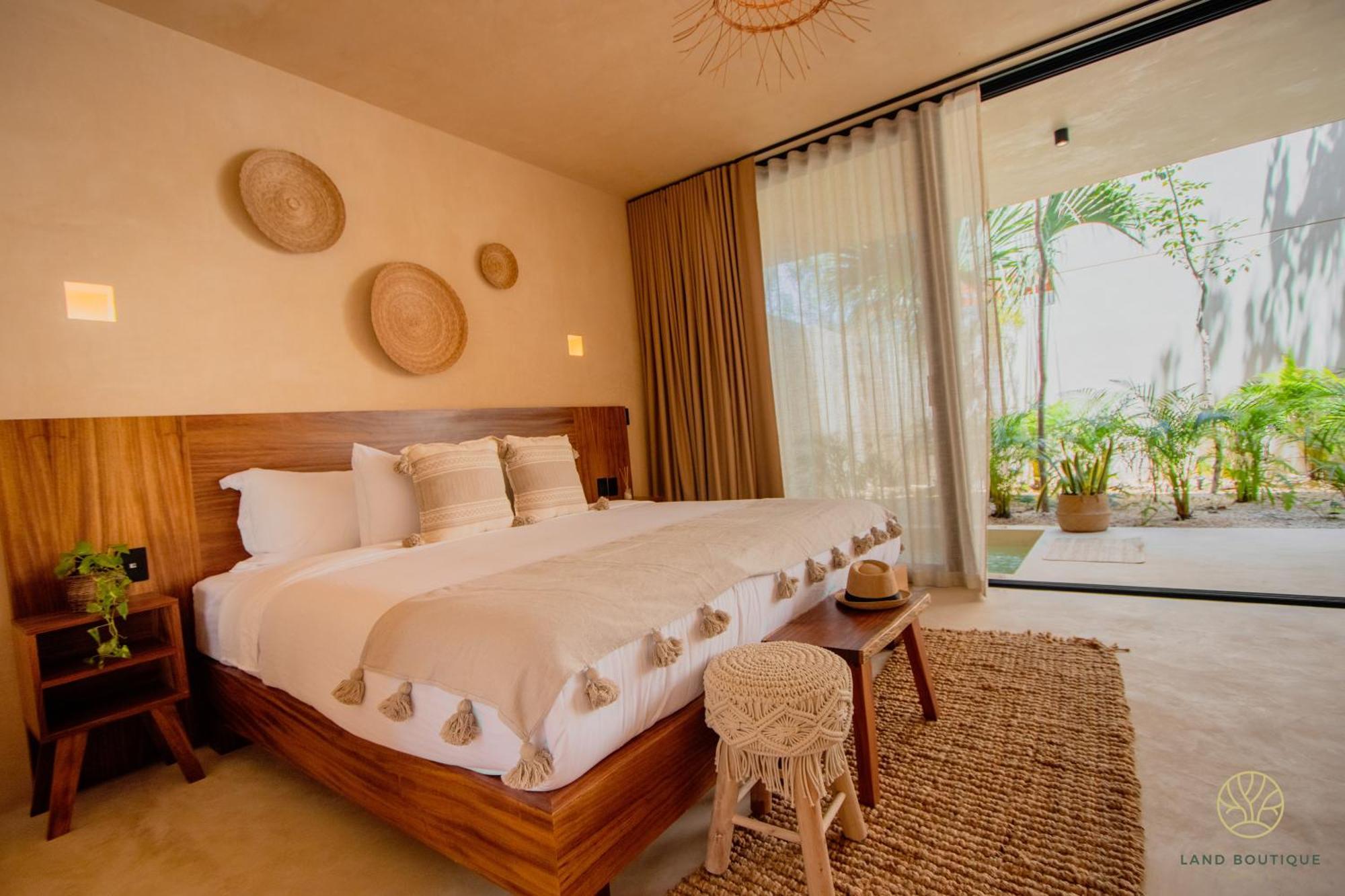 Muunek By Land Boutique