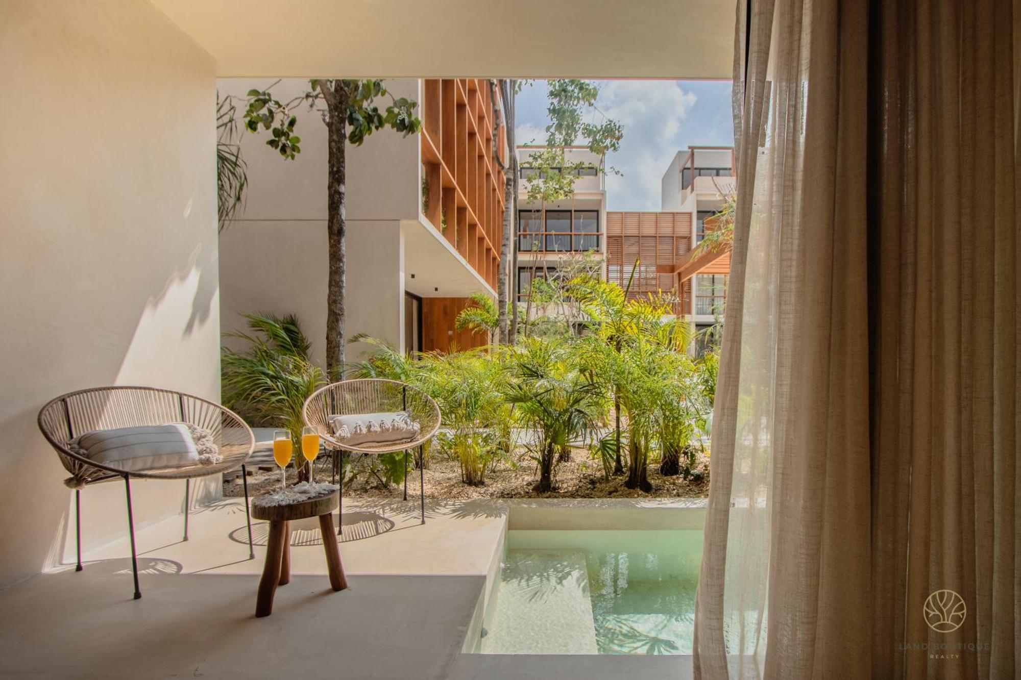 Muunek By Land Boutique