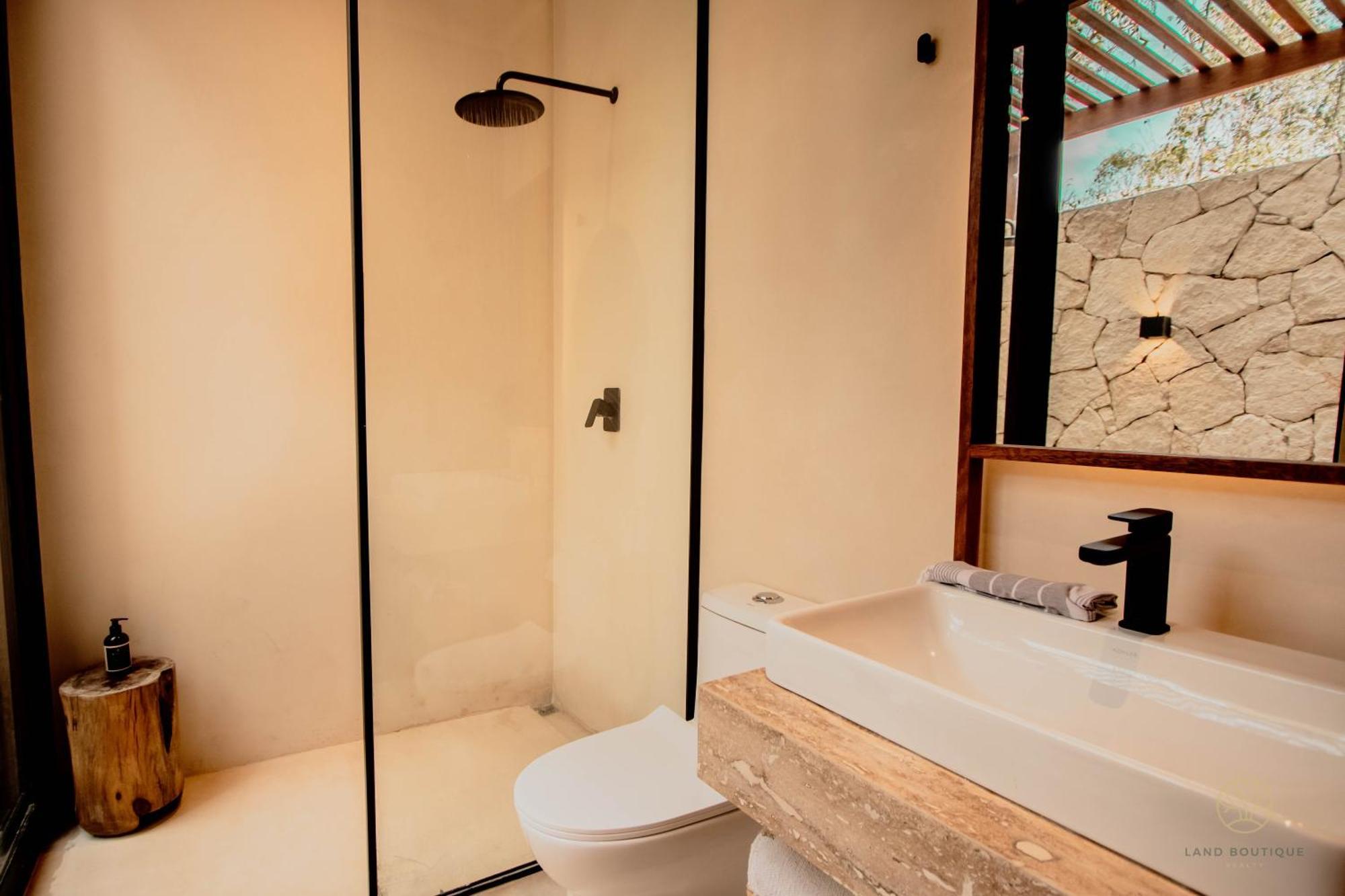 Muunek By Land Boutique