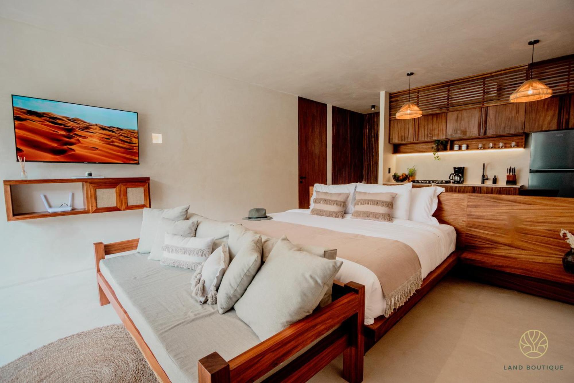 Muunek By Land Boutique 4*