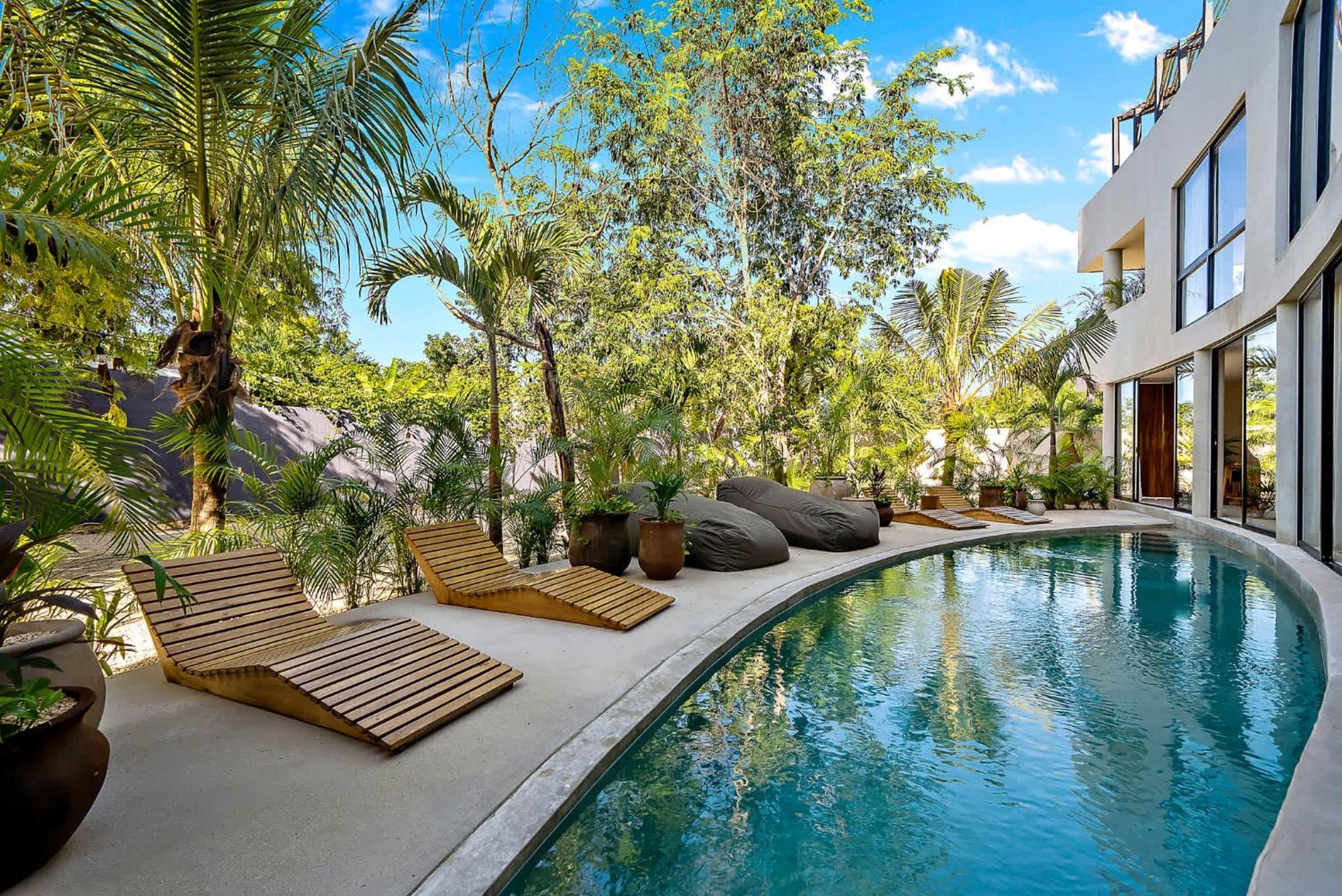 Majestic Jungle With 2 Pools & Rooftop Bbq *