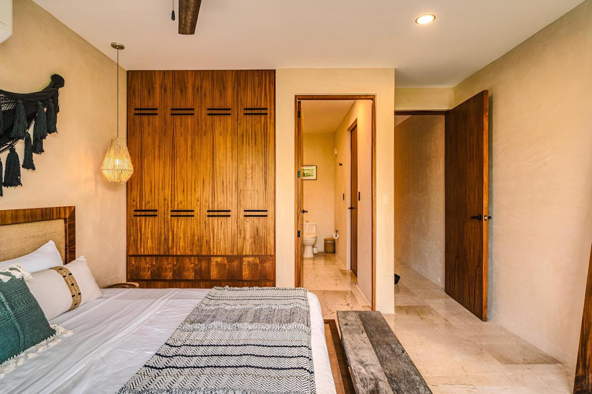 Deluxe 6br Double Penthouse With 2 Private Roof Pools Apartment *