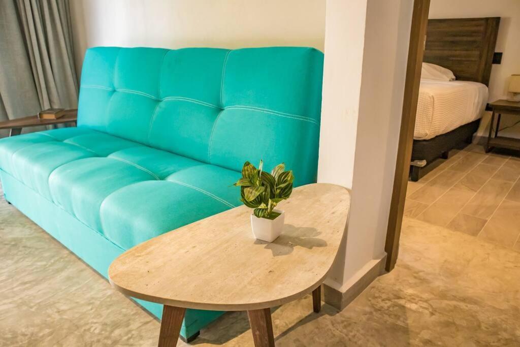1 Bedroom In Downtown Walking Distance From Bars *