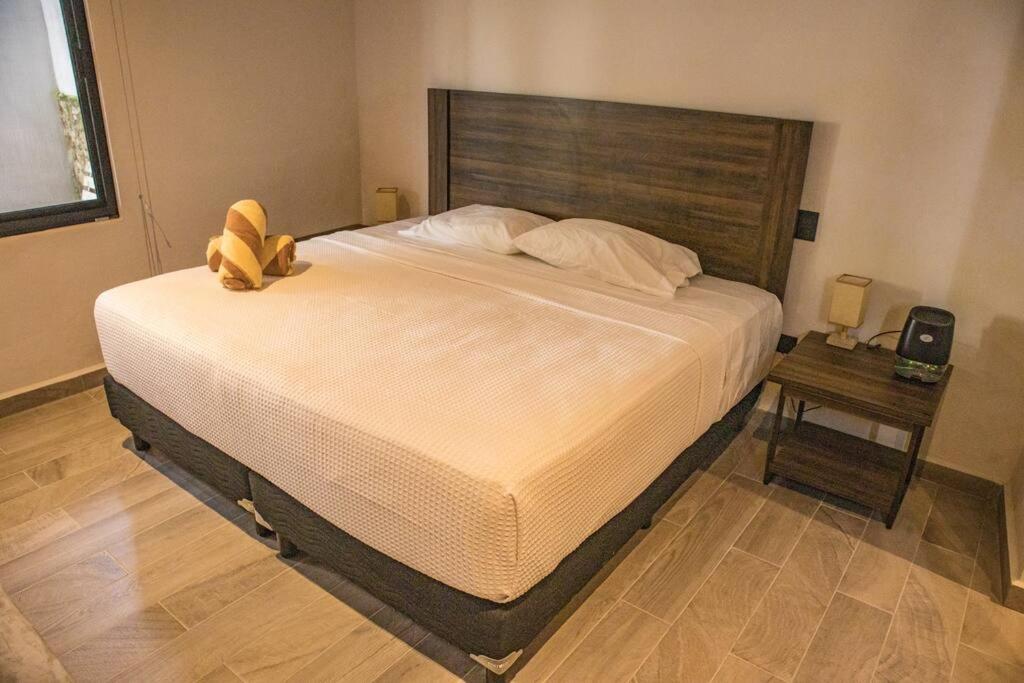 1 Bedroom In Downtown Walking Distance From Bars Apartment