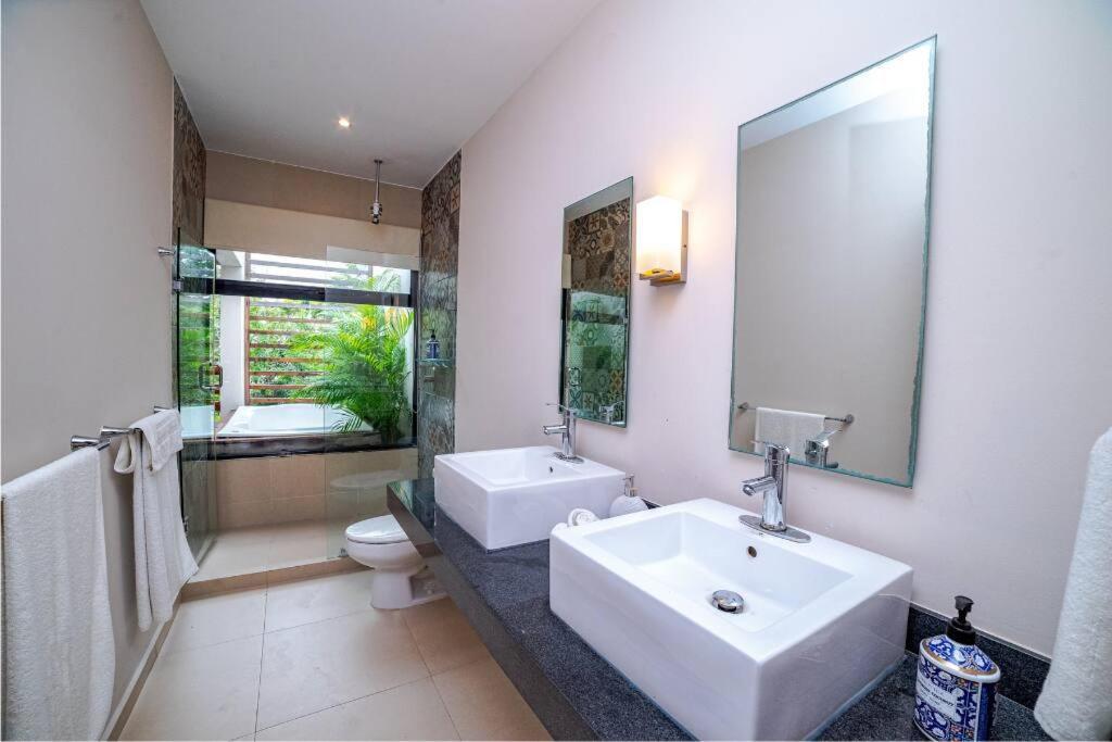 Luxury House With Rooftop And Jacuzzi