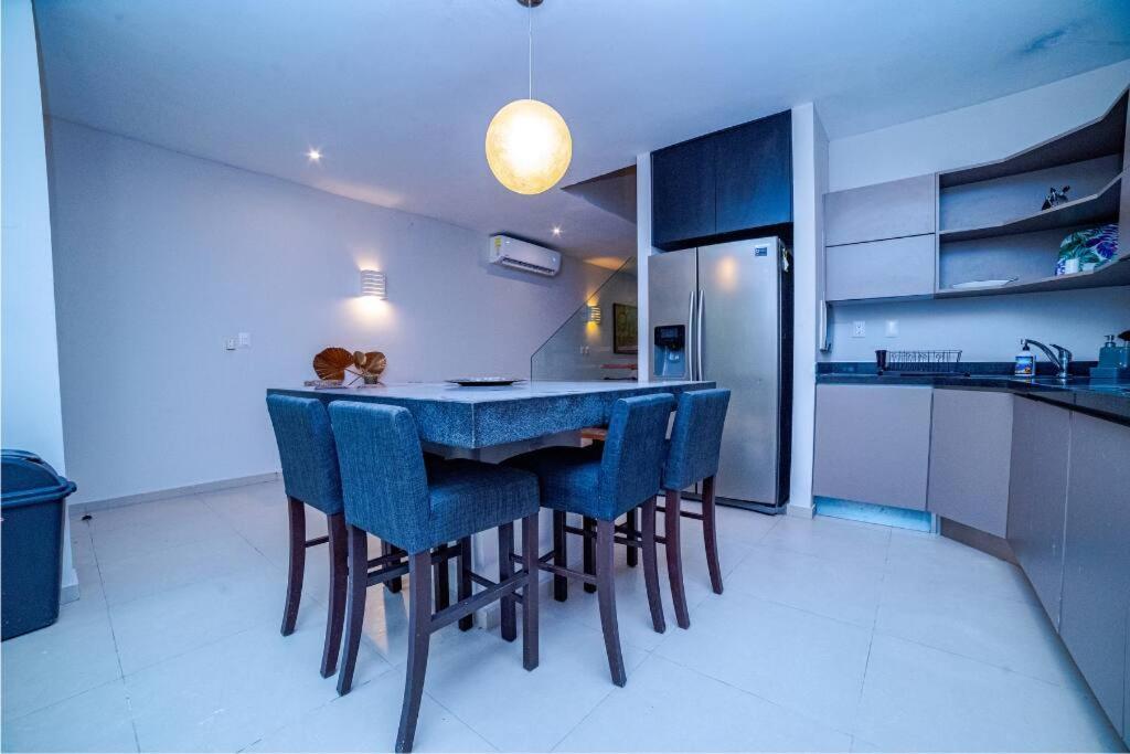 Holiday home Luxury House With Rooftop And Jacuzzi