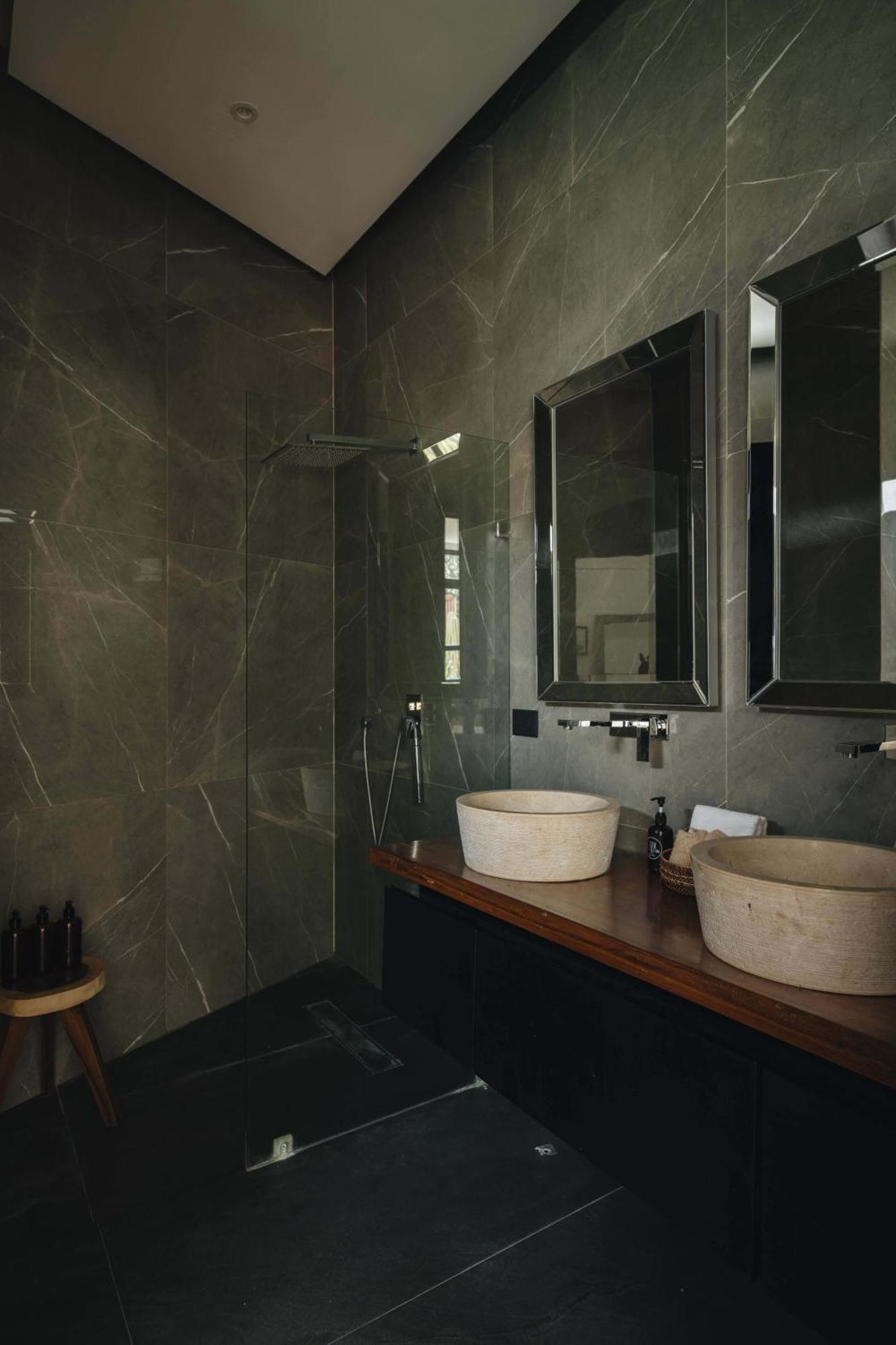 Luxe 8br Double Villa, Gated, Patio & Pool