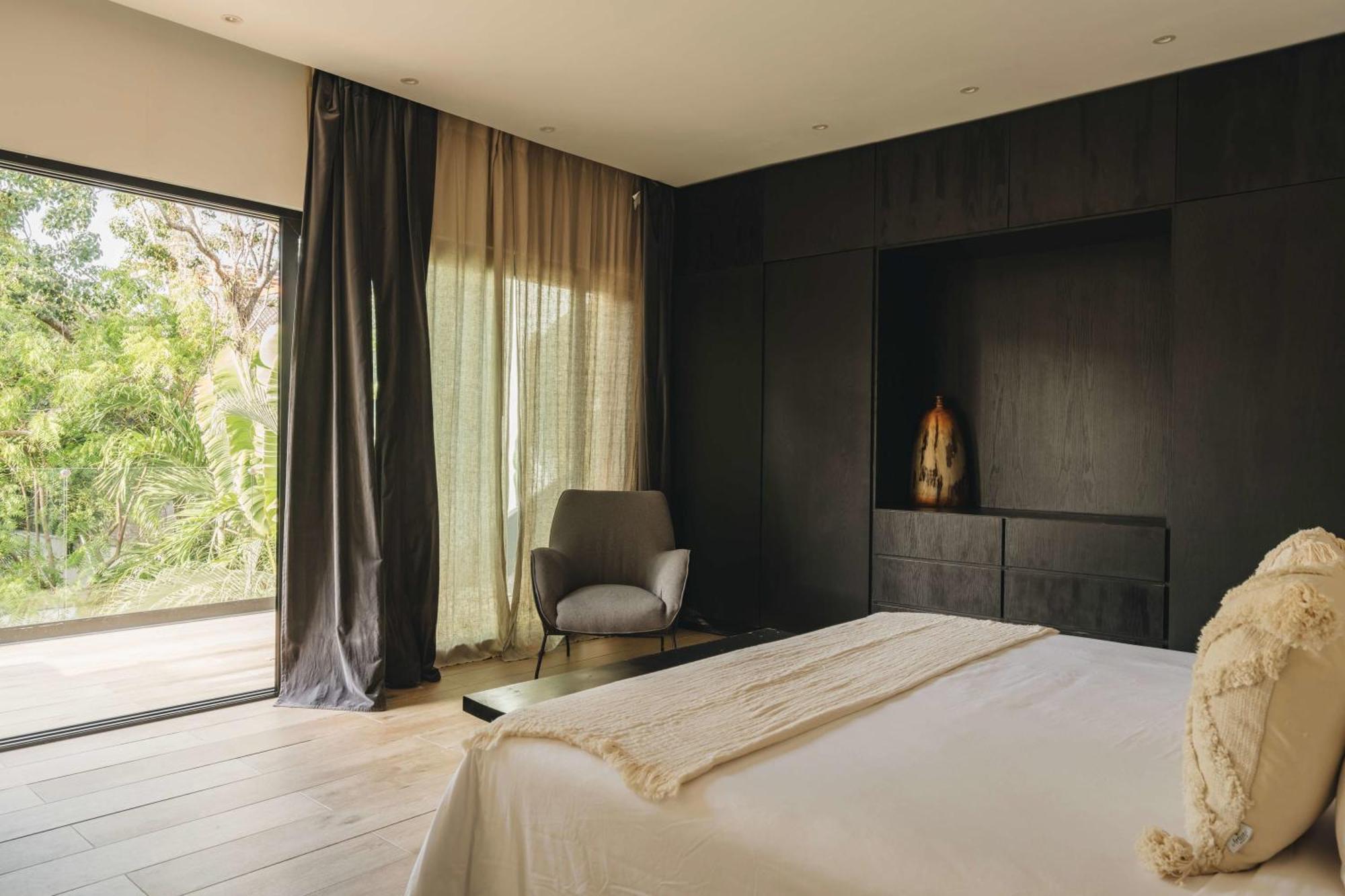 Luxe 8br Double Villa, Gated, Patio & Pool *