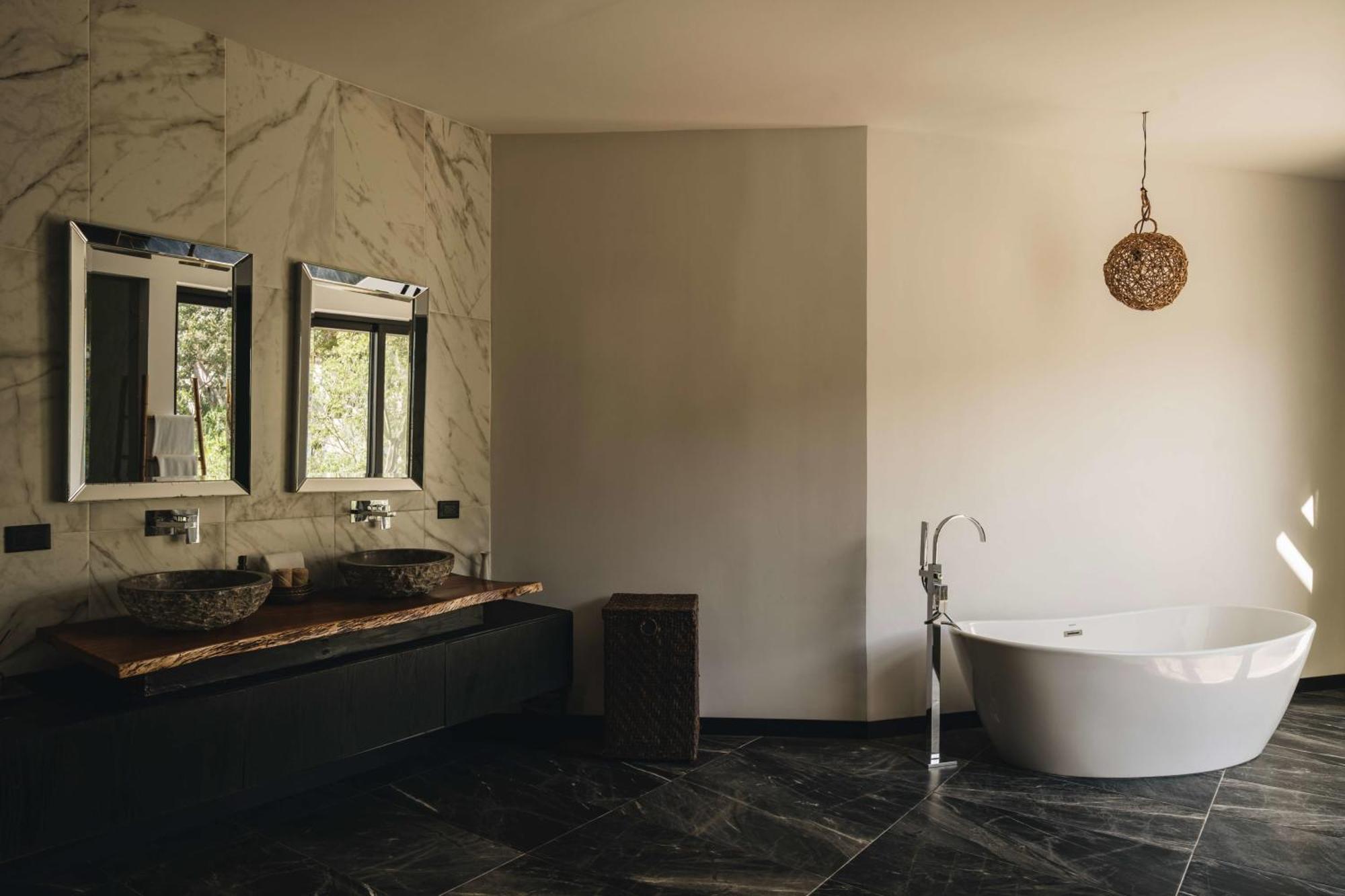 Luxe 8br Double Villa, Gated, Patio & Pool Holiday home