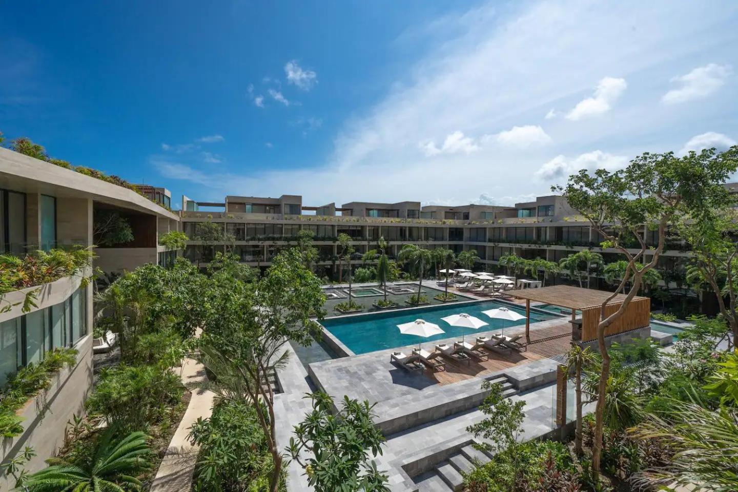 Luxury Penthouse With Private Rooftop Pool *