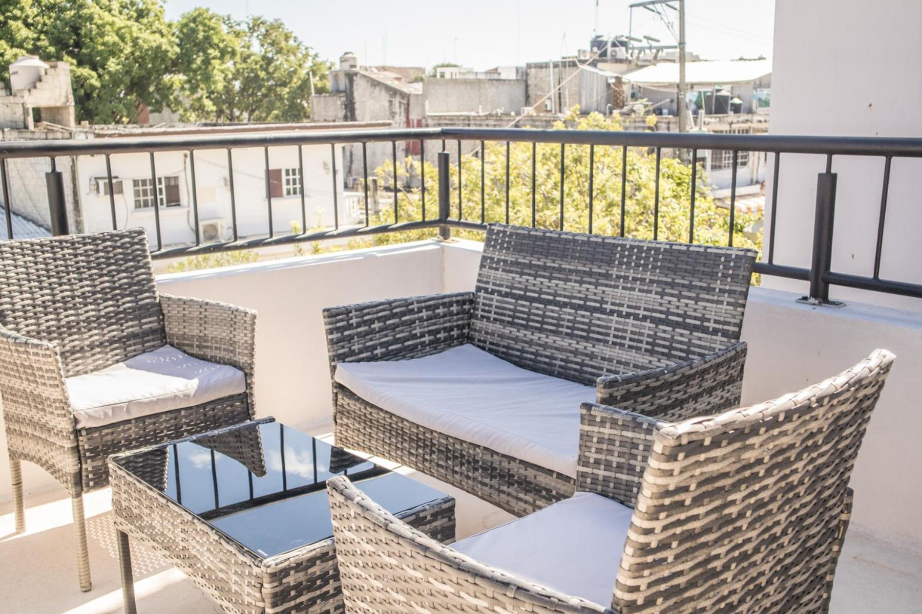 1 Bedroom In Downtown Walking Distance From Bars