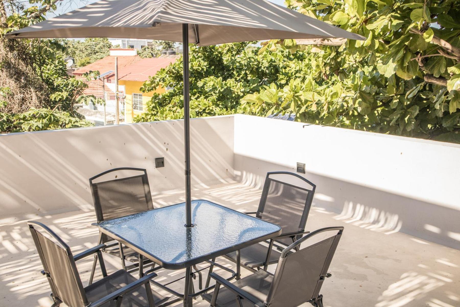 1 Bedroom In Downtown Walking Distance From Bars