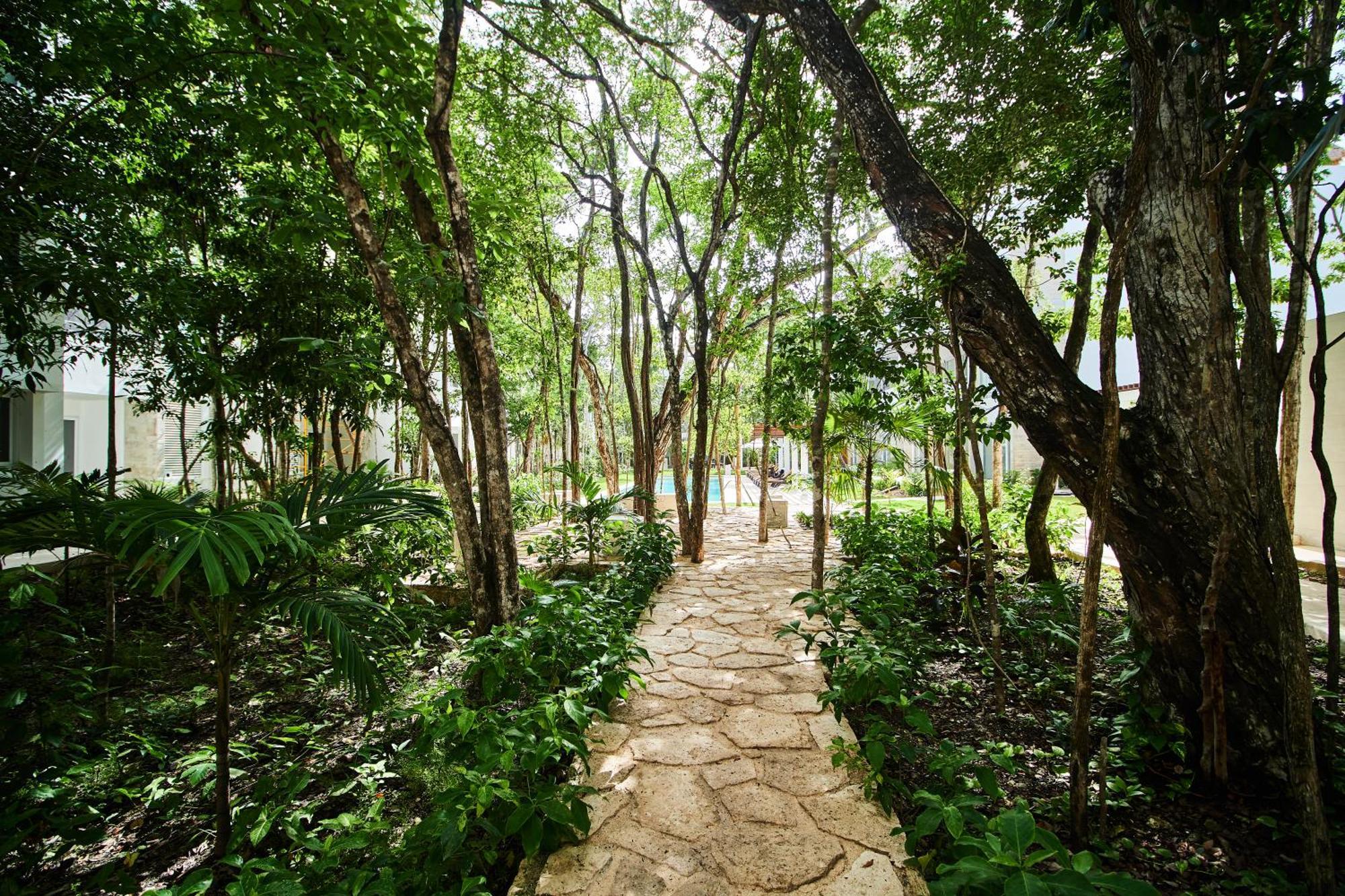 2br 2ba With 2 Pools, Gym, Yoga Deck And Bbq Grill *