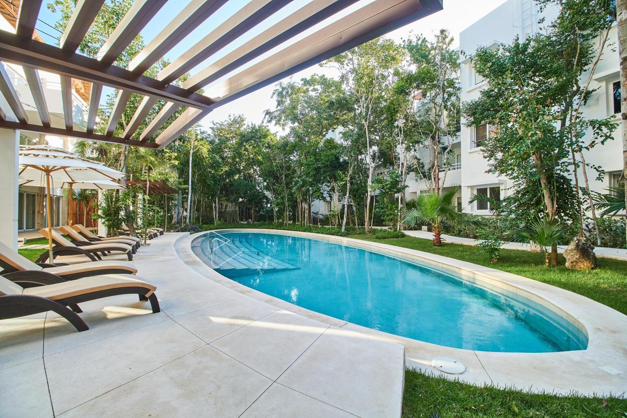 2br 2ba With 2 Pools, Gym, Yoga Deck And Bbq Grill