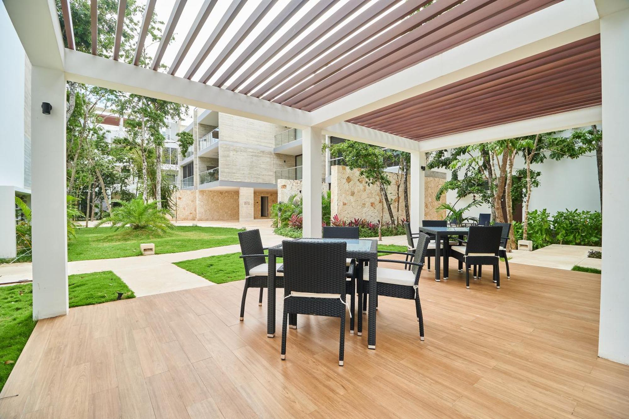 2br 2ba With 2 Pools, Gym, Yoga Deck And Bbq Grill *