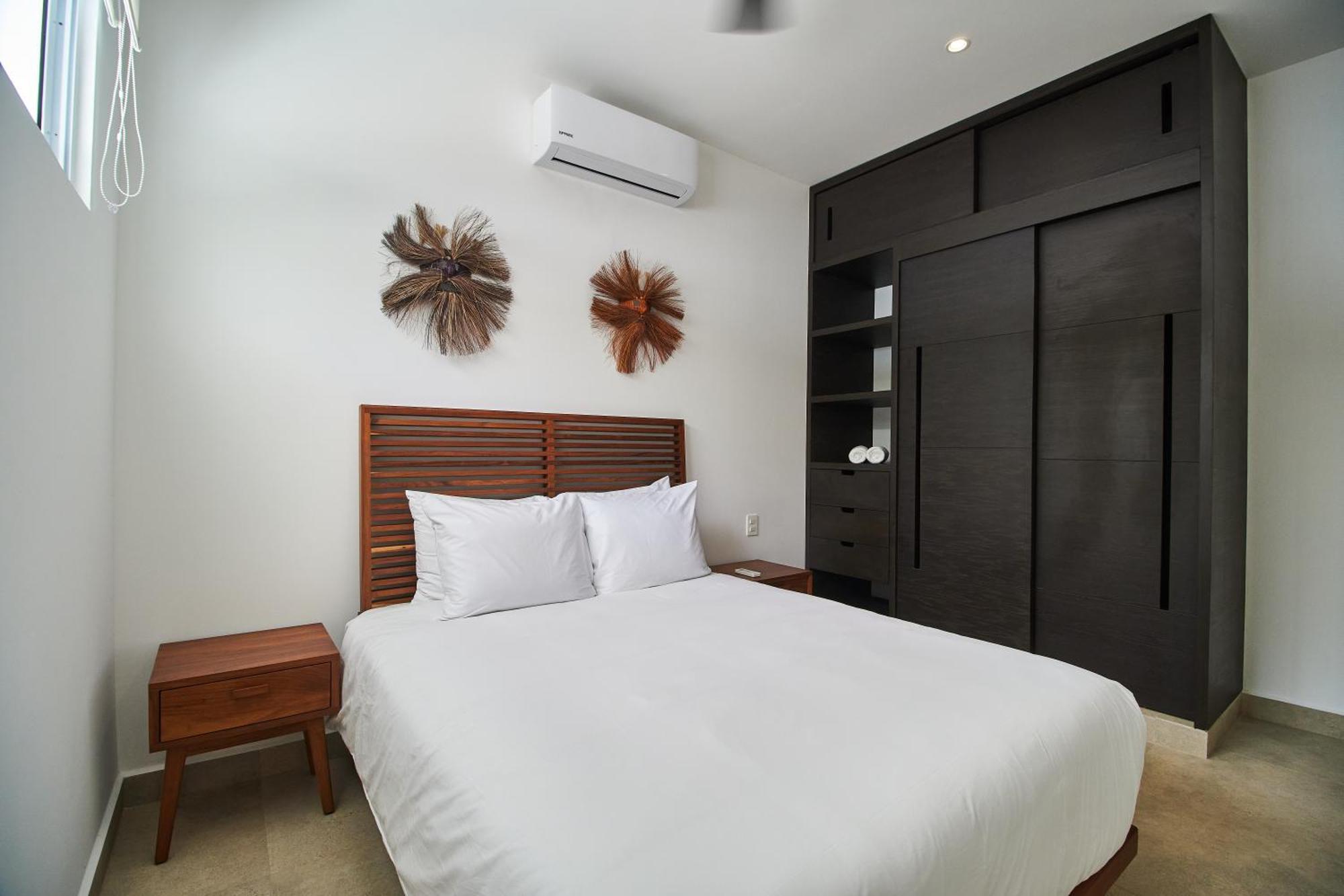 2br 2ba With 2 Pools, Gym, Yoga Deck And Bbq Grill