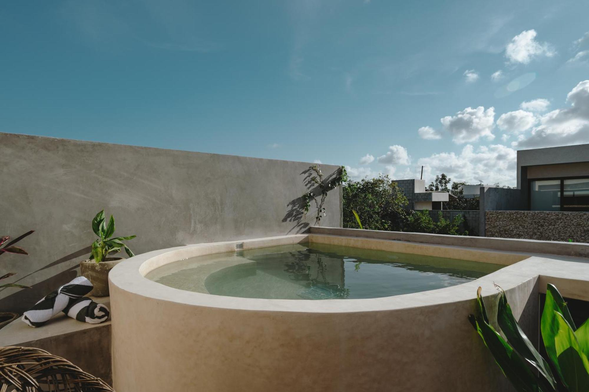 2br 2ba Penthouse With Private Pool *