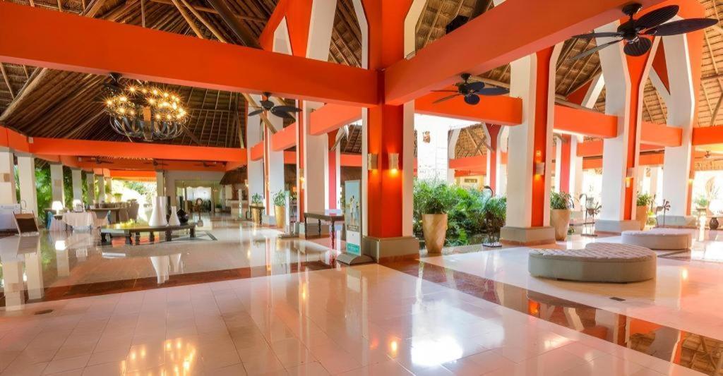 Resort Grand Palladium Riviera And 4*