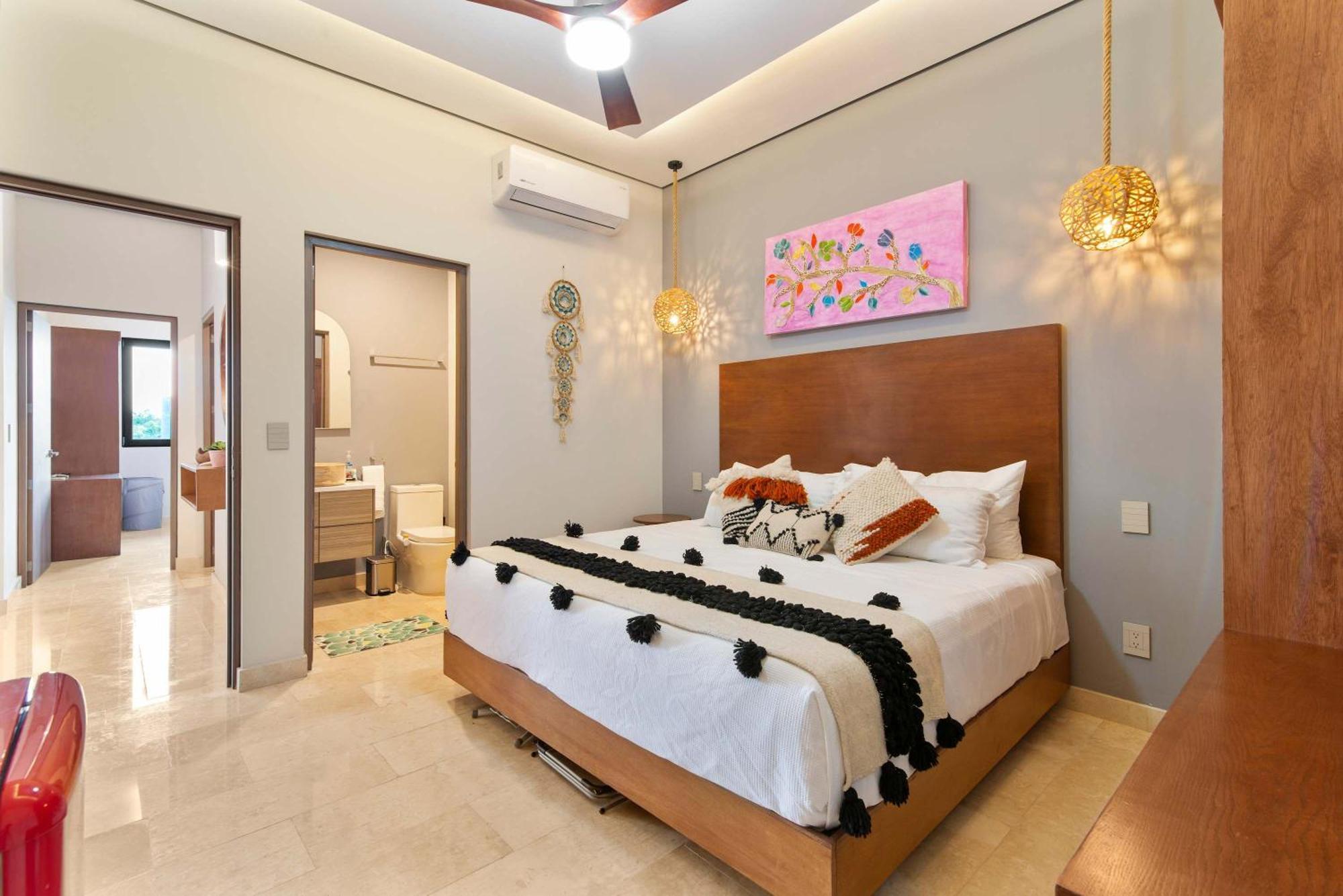 One Block From In Zone Free Club Holiday home