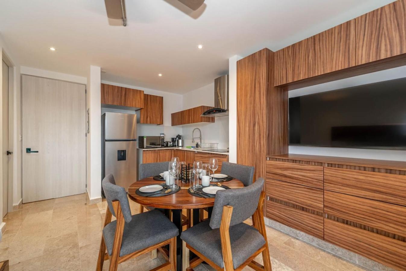 Holiday home King With Private Balcony, Gym, Rooftop Pool