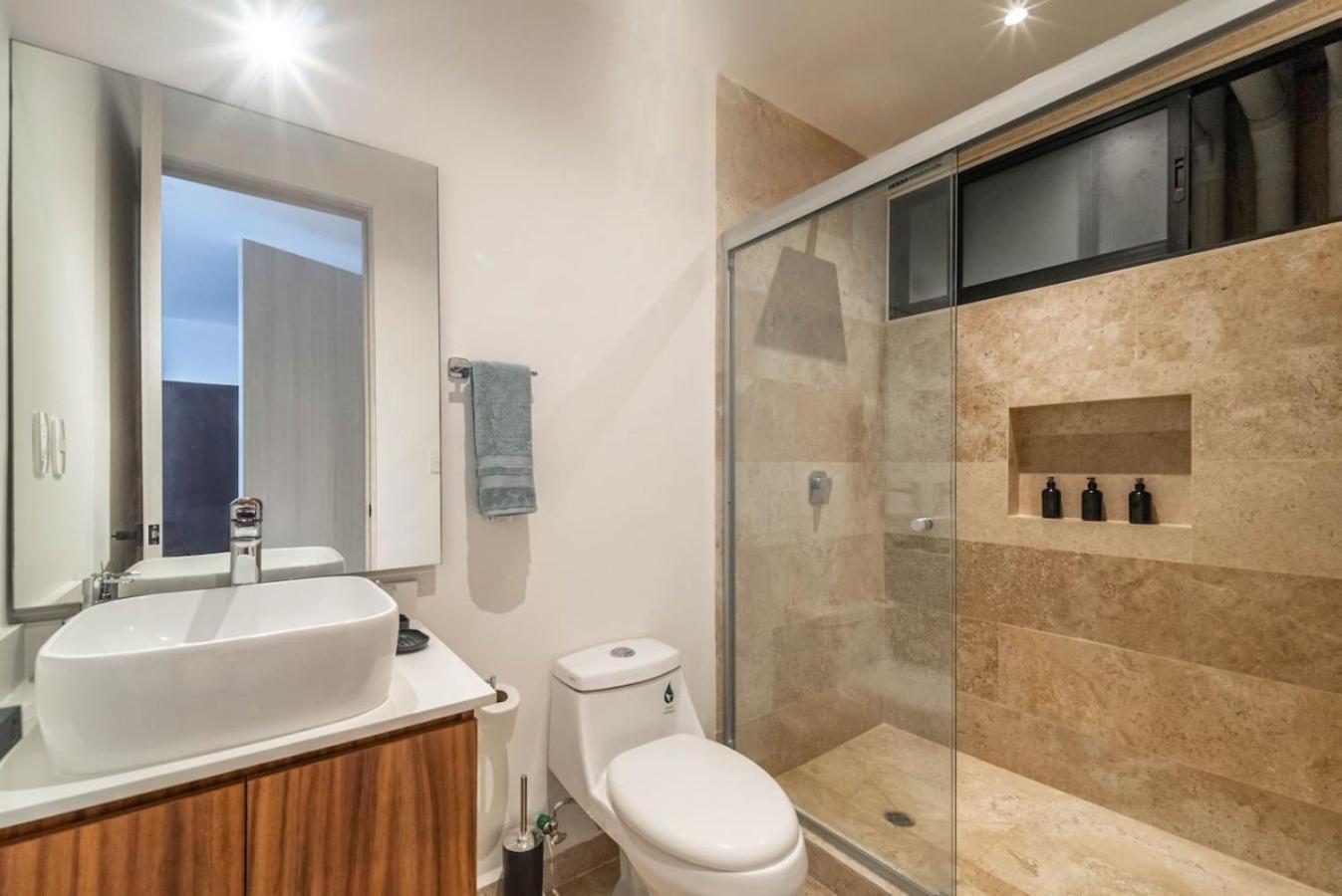 Holiday home King With Private Balcony, Gym, Rooftop Pool