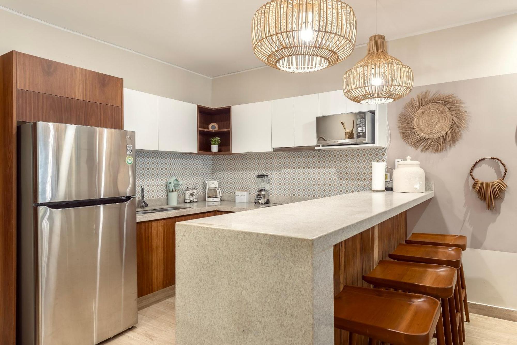 Apartment Private & Infinity Pool, King Bed, Sauna, Gym &