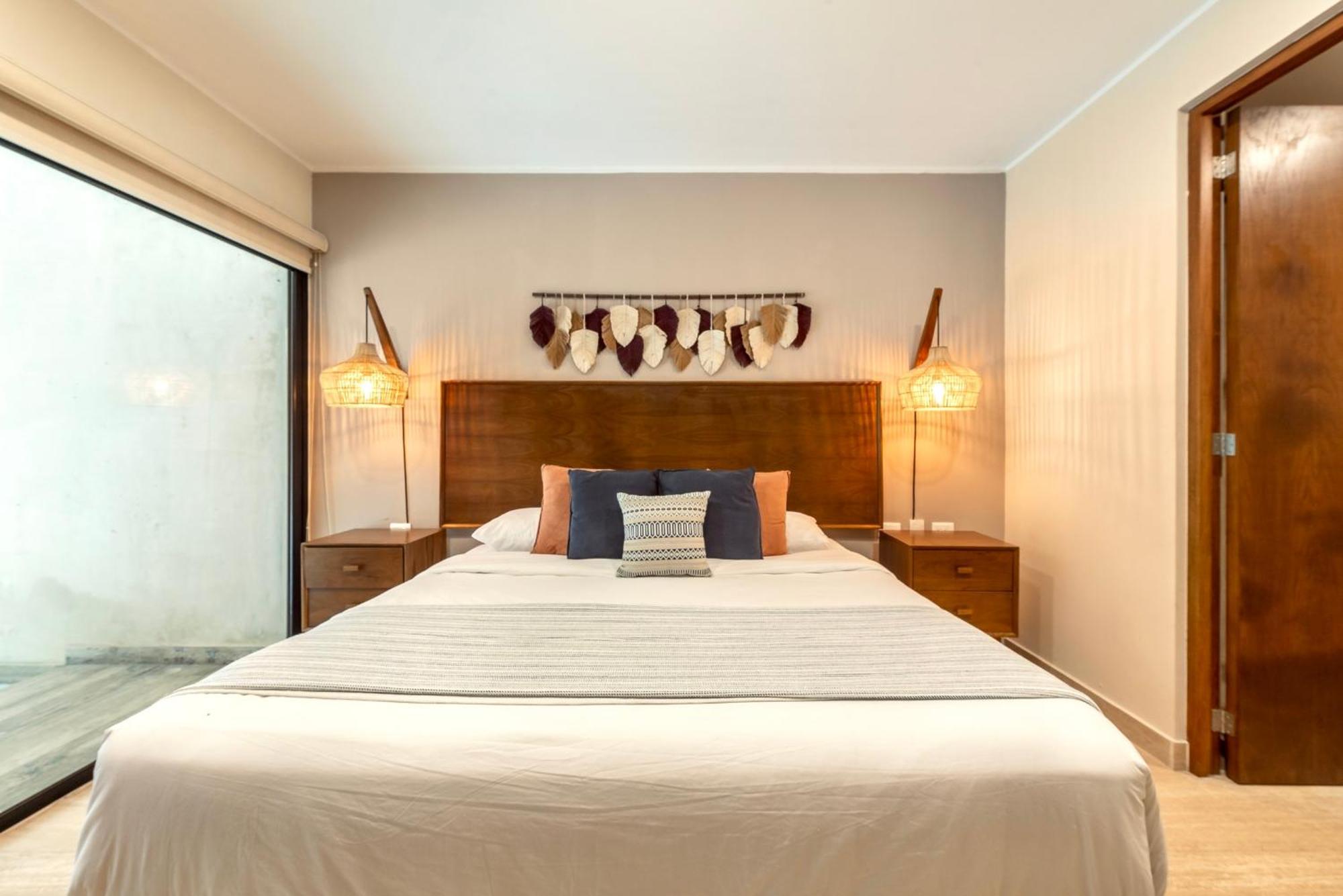 Apartment Private & Infinity Pool, King Bed, Sauna, Gym &